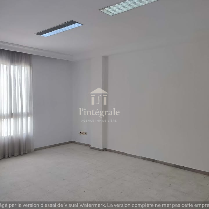 El Menzah&nbsp;El Menzah 1&nbsp;Bureaux & Commerces&nbsp;Bureau&nbsp;Grand bureau de 3 grande pi�ces