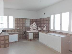 Ariana Ville&nbsp;El Menzah 7&nbsp;Location&nbsp;Maisons&nbsp;Villa de 300m2 a menzah 7