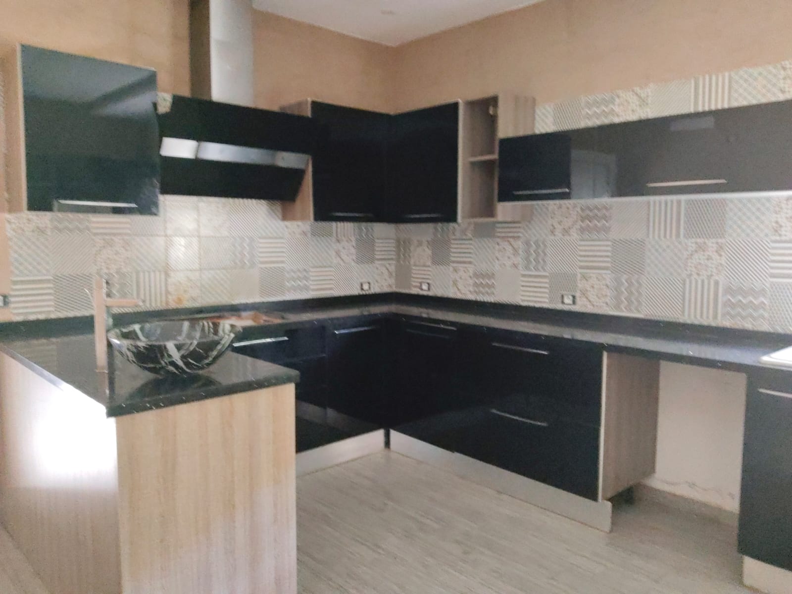 Raoued Borj Touil Location Appart. 5 pices+ Borj touil loc villa