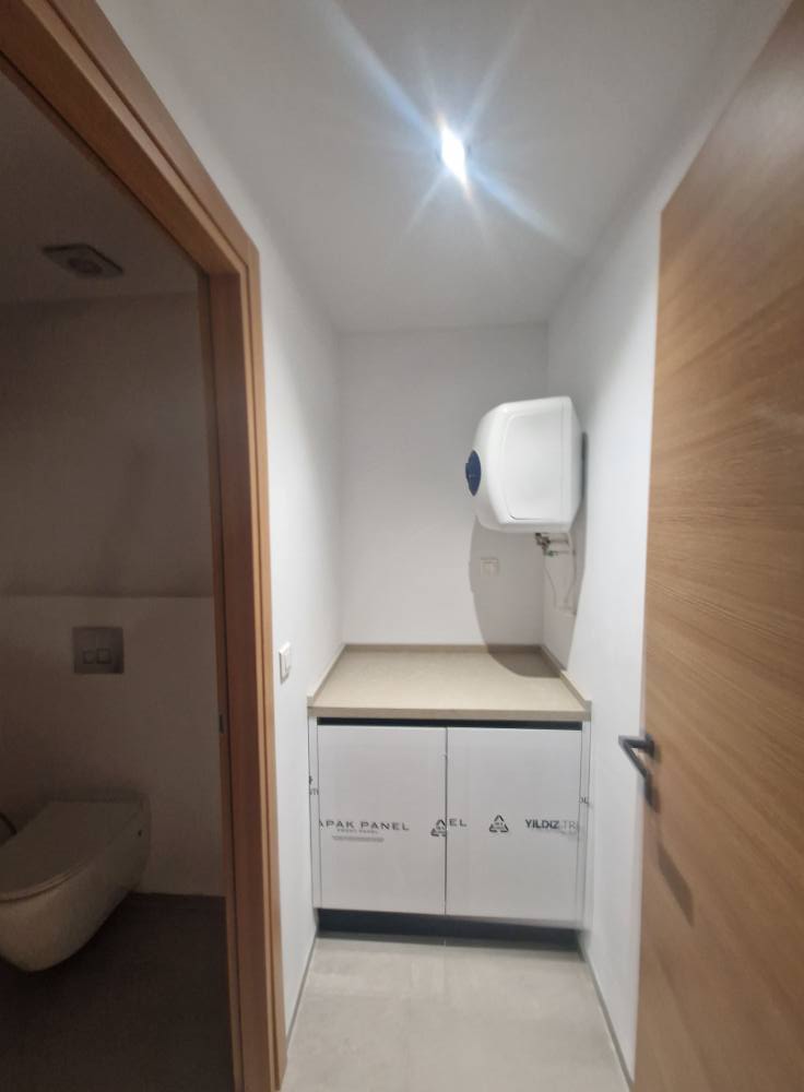 Ariana Ville&nbsp;Riadh Landlous&nbsp;Bureaux & Commerces&nbsp;Bureau&nbsp;Bureau h1 dans un centre m�dical