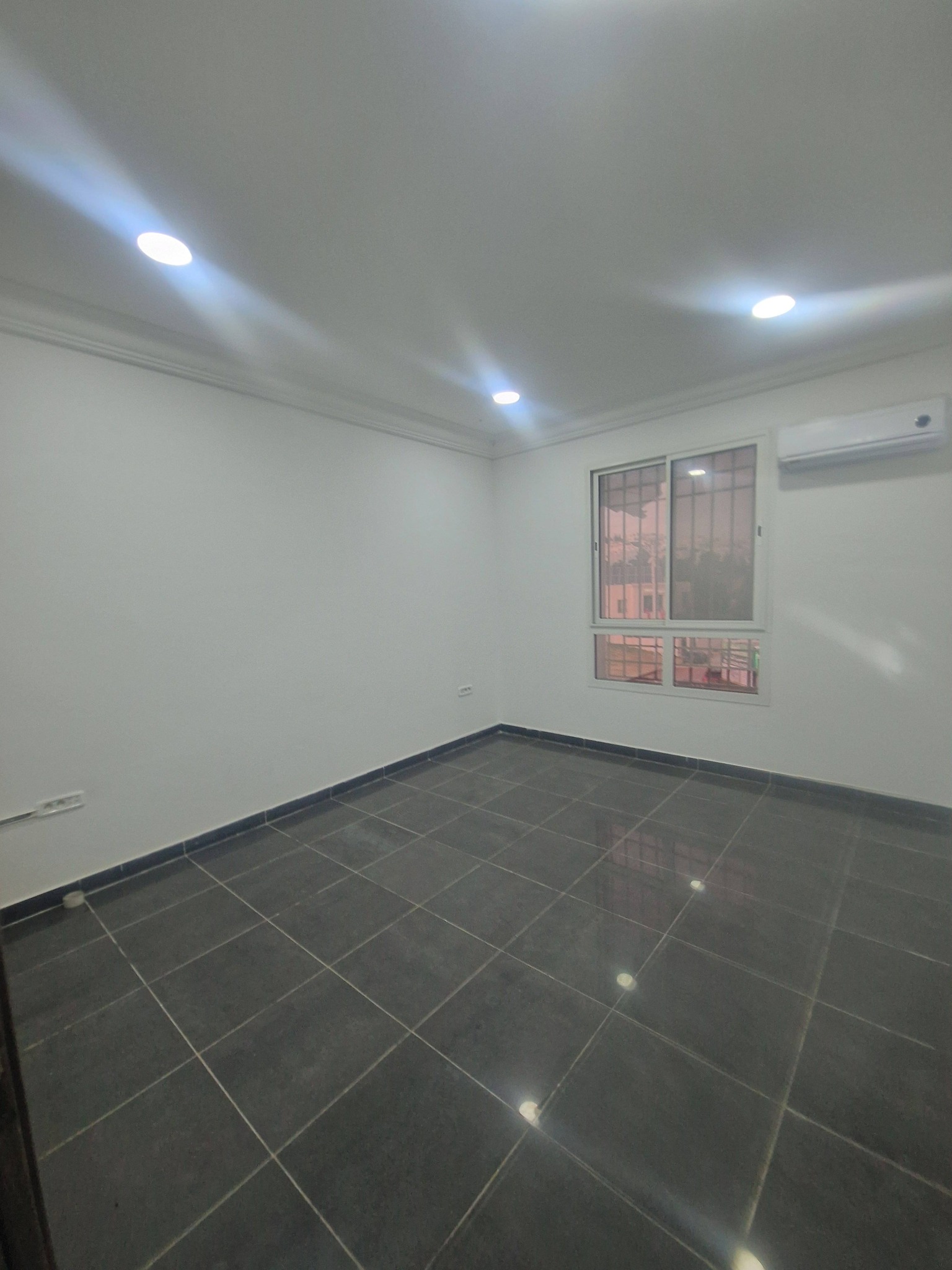 Ariana Ville&nbsp;Cite Ennasr 2&nbsp;Bureaux & Commerces&nbsp;Bureau&nbsp;Bureau h3 situ� � ennasr 2