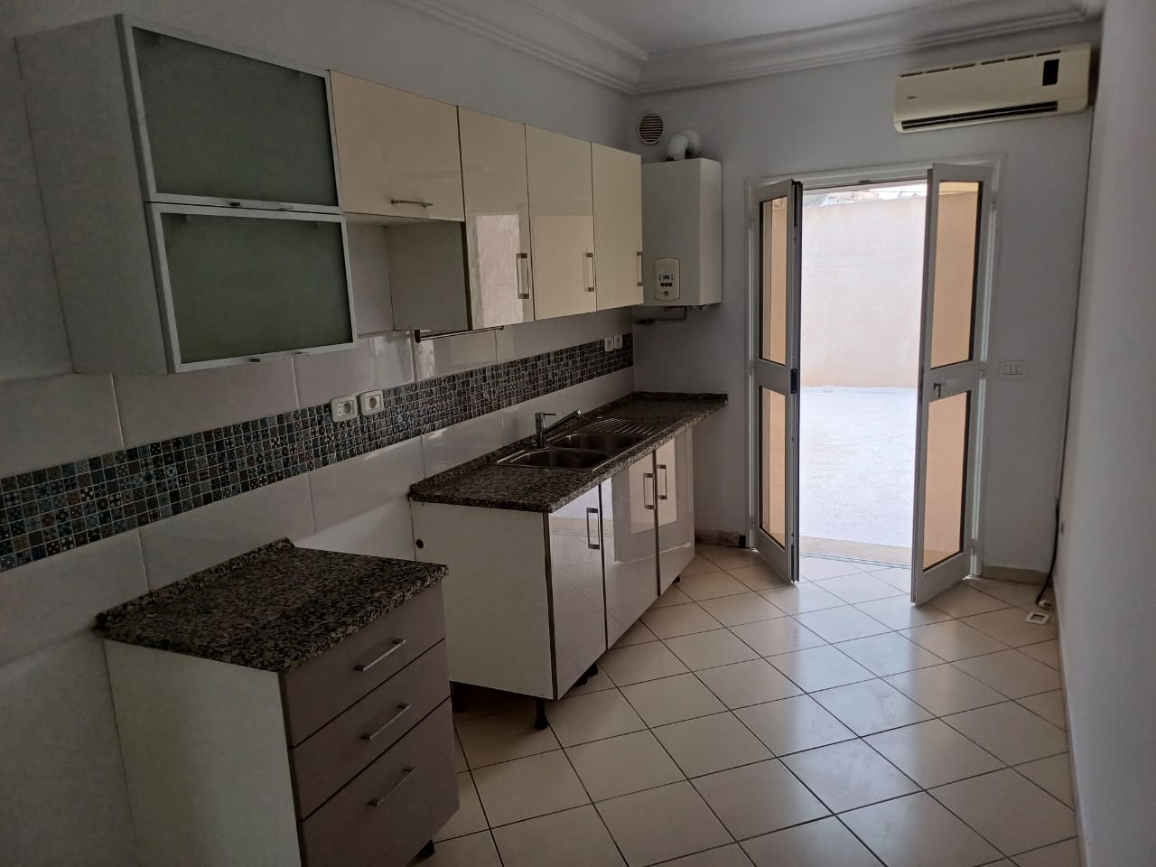 La Marsa&nbsp;Cite El Mhiri&nbsp;Location&nbsp;Appart. 3 pi�ces&nbsp;Apt 2ch et salon