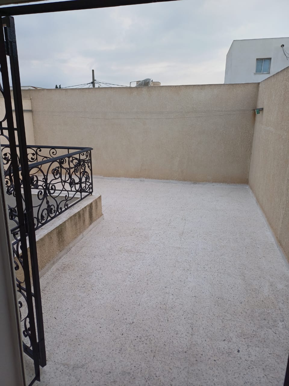 La Marsa&nbsp;Cite El Mhiri&nbsp;Location&nbsp;Appart. 3 pi�ces&nbsp;Apt 2ch et salon