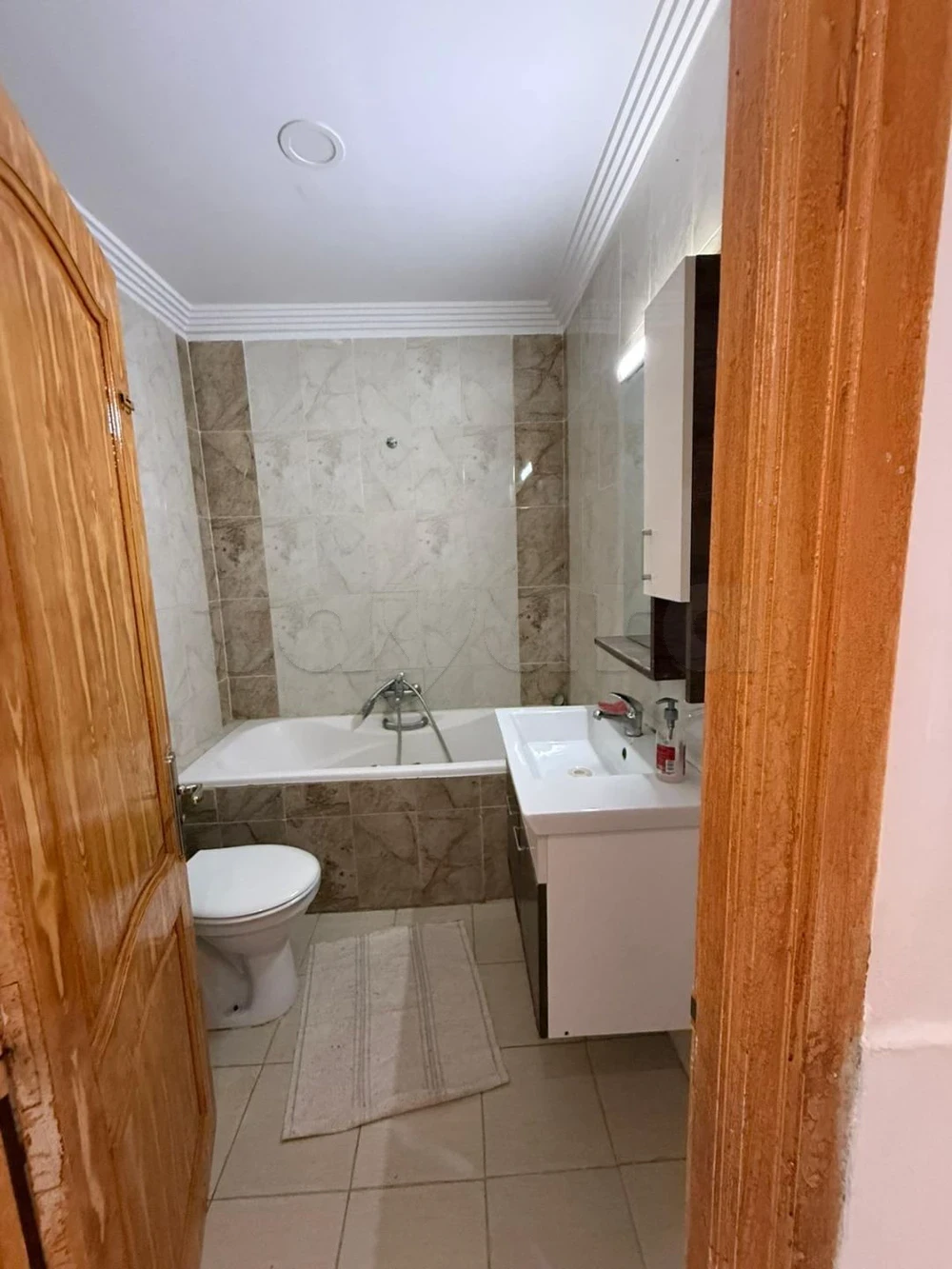 Mnihla&nbsp;Jardins d'el Menzah&nbsp;Location&nbsp;Appart. 4 pi�ces&nbsp;Un spacieux rdc de villa s3 habitation ou bureau