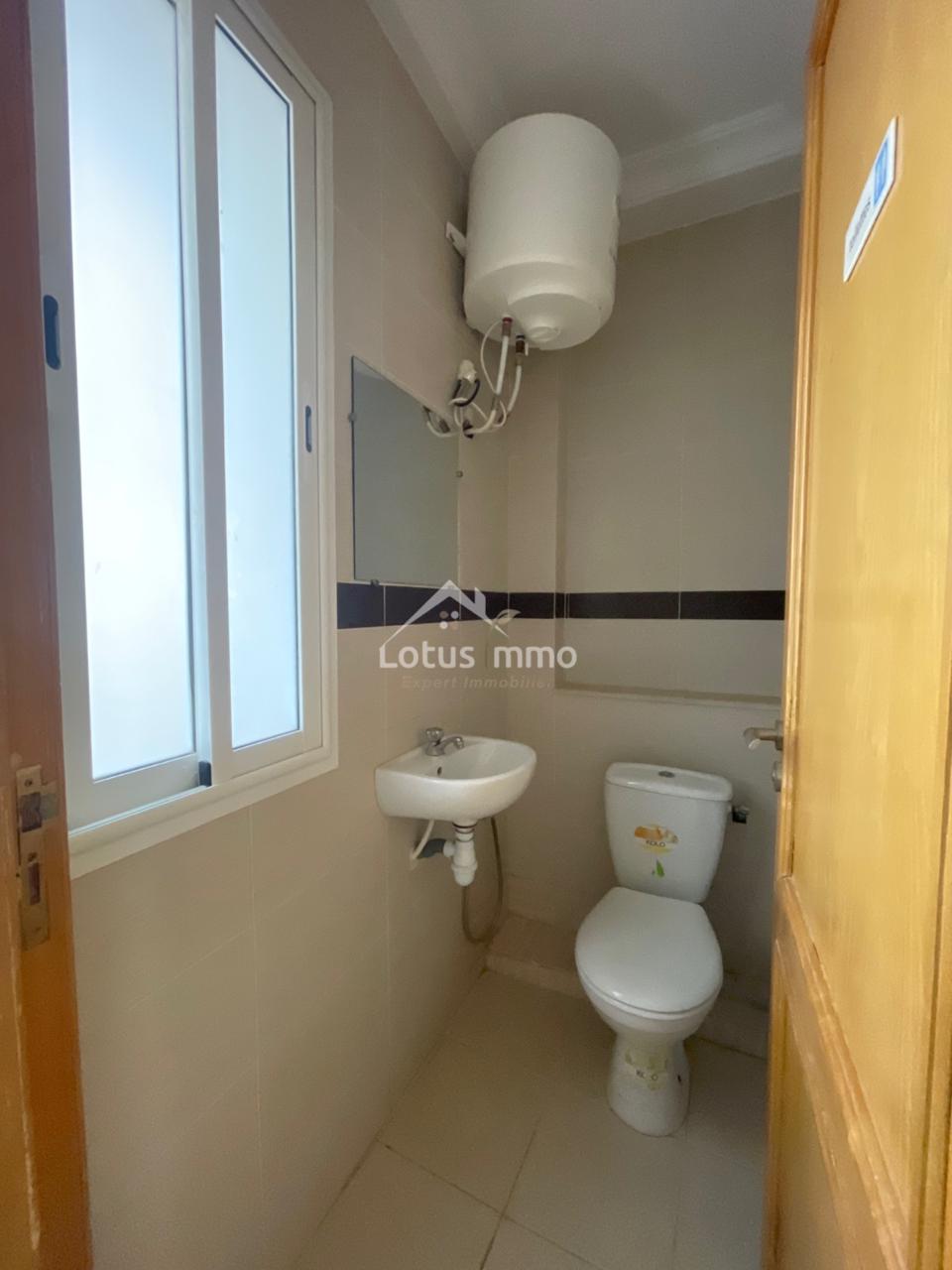 Ariana Ville Cite Ennasr 2 Bureaux & Commerces Bureau Bureau a2 sur avenue hedi nouira ennasr