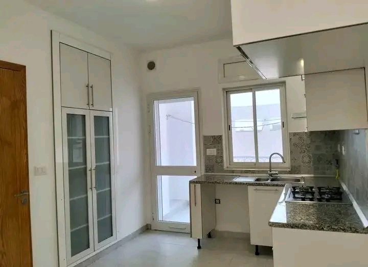 Mnihla&nbsp;Jardins d'el Menzah&nbsp;Location&nbsp;Appart. 4 pi�ces&nbsp;�tage d'une villa s 3 jardin d'el menzah 2