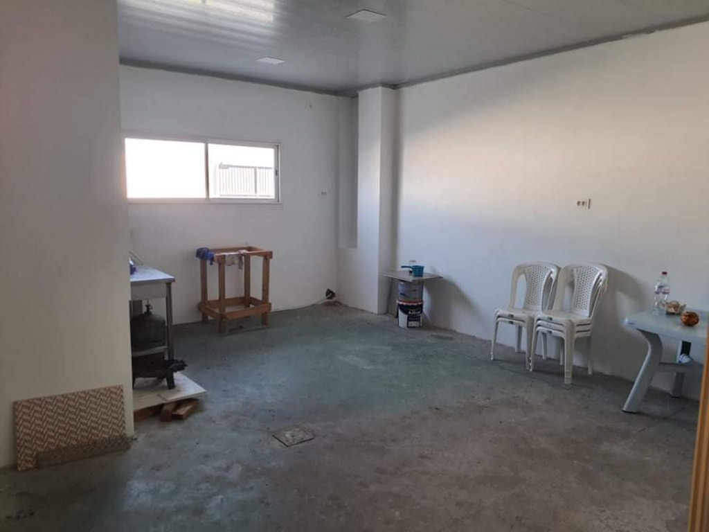 Fouchana Zone Industrielle El Meghira Bureaux & Commerces Surfaces Local industriel 500 m  mghira