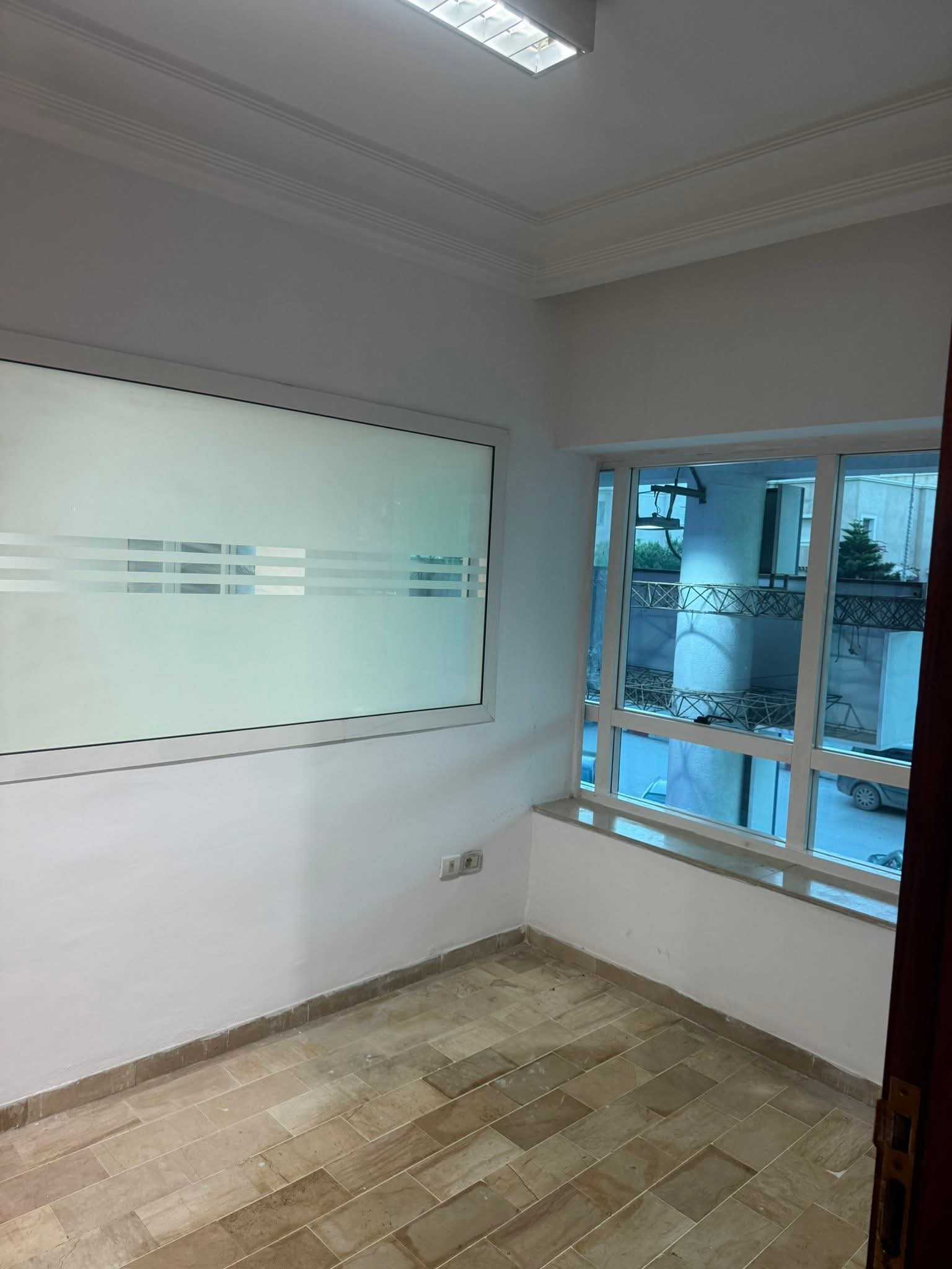 Ariana Ville Cite Ennasr 2 Location Appart. 4 pices Bureau ennasr chera3 hedi nauina