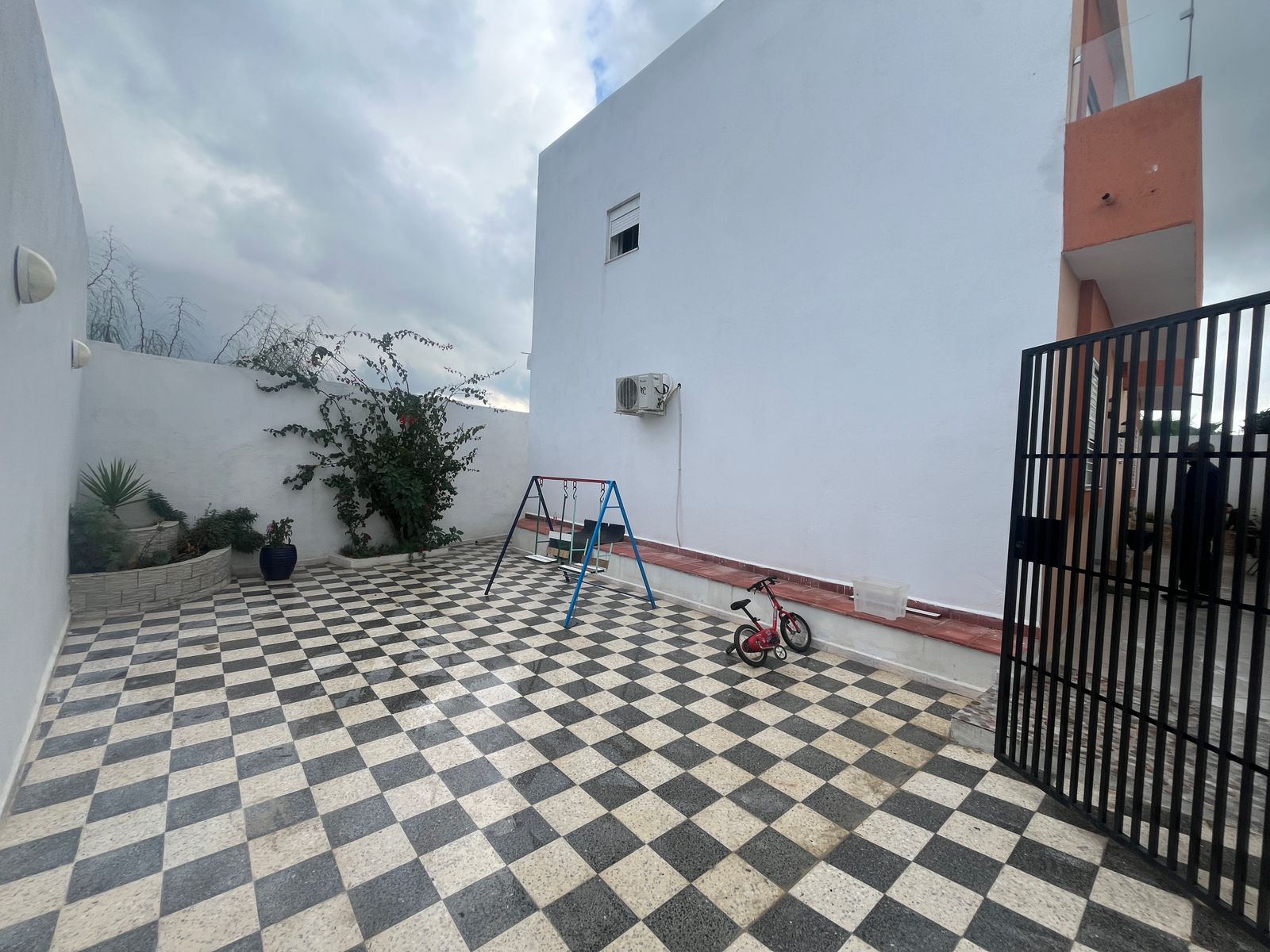 Hammamet&nbsp;Bir Bouregba&nbsp;Vente&nbsp;Appart. 4 pi�ces&nbsp;Maison cot� villa verde