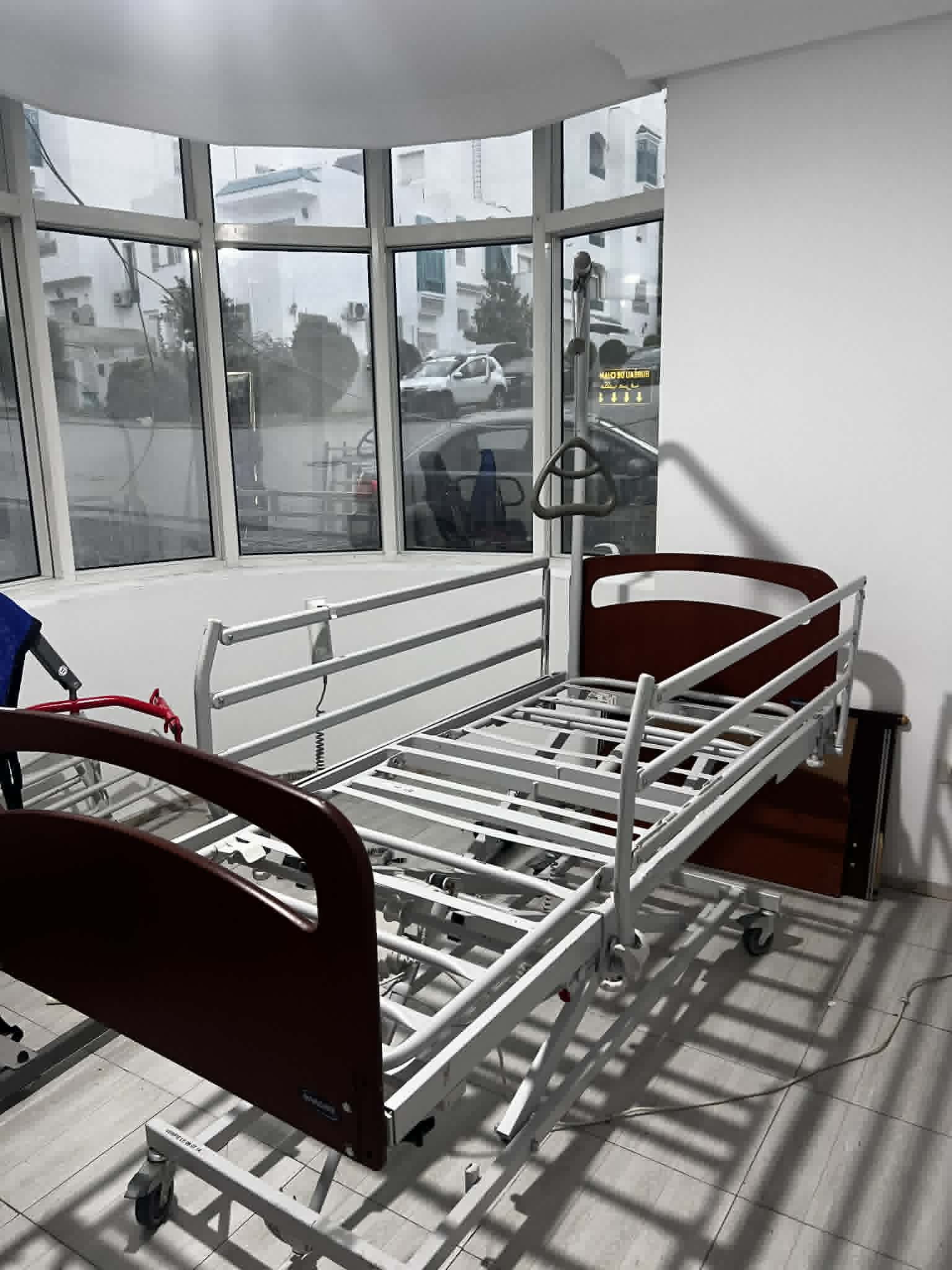Ariana Ville Cite Ennasr 1 Autres meubles Autres Lit mdicalis lectrique avec matelas
