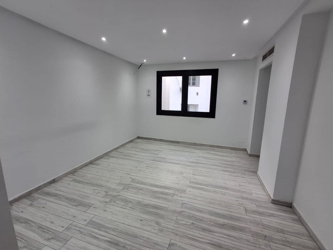 El Menzah Tunis Belvedere Bureaux & Commerces Bureau Bureau 4 pieces place d'afrique belvedere parking