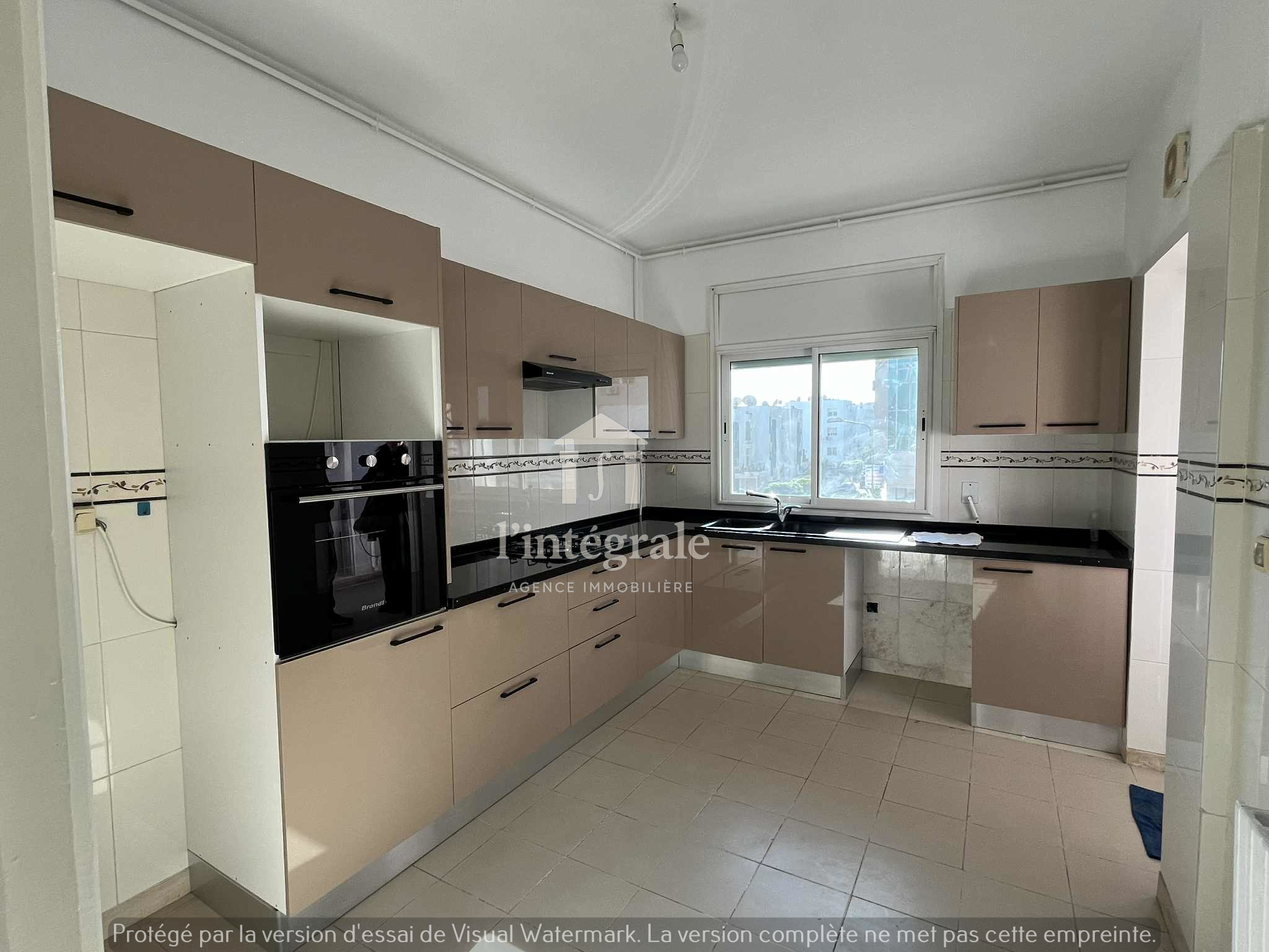 Ariana Ville&nbsp;Cite Ennasr 2&nbsp;Location&nbsp;Appart. 4 pi�ces&nbsp;Bel s3 de standing � enasser2