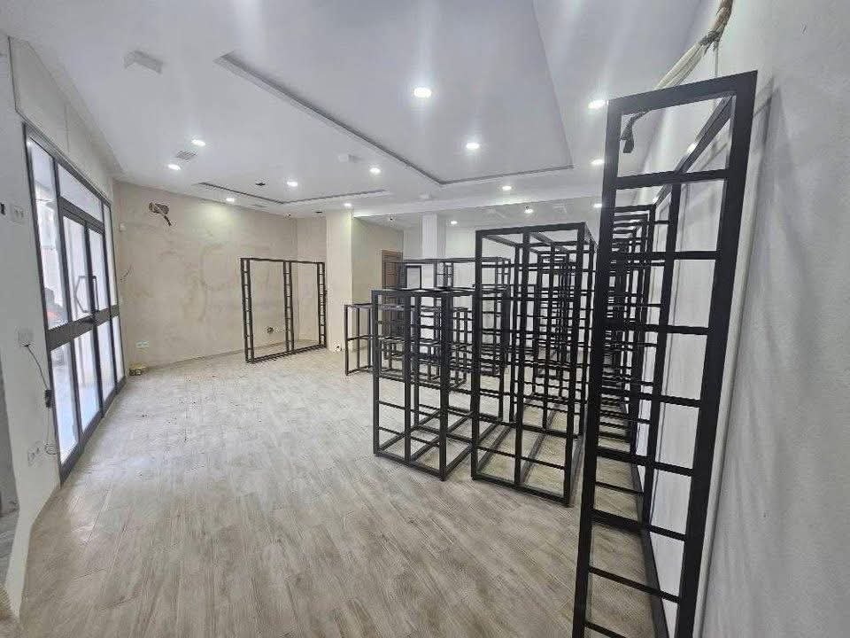 Ariana Ville&nbsp;Riadh Landlous&nbsp;Bureaux & Commerces&nbsp;Surfaces&nbsp;Local commercial 2500 d riadh el andalous