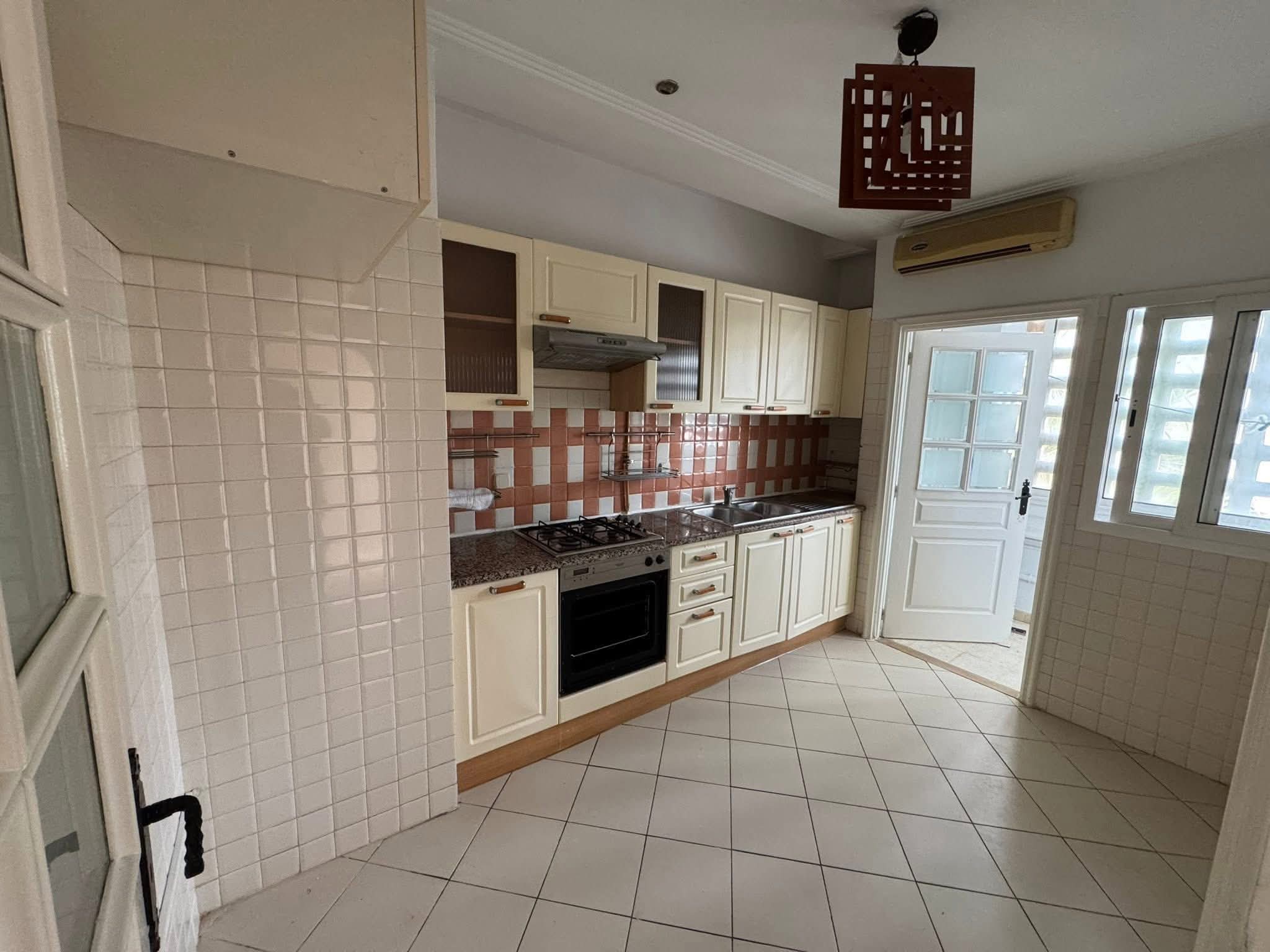 La Soukra&nbsp;La Soukra&nbsp;Location&nbsp;Appart. 4 pi�ces&nbsp;S3 1250 d la soukra