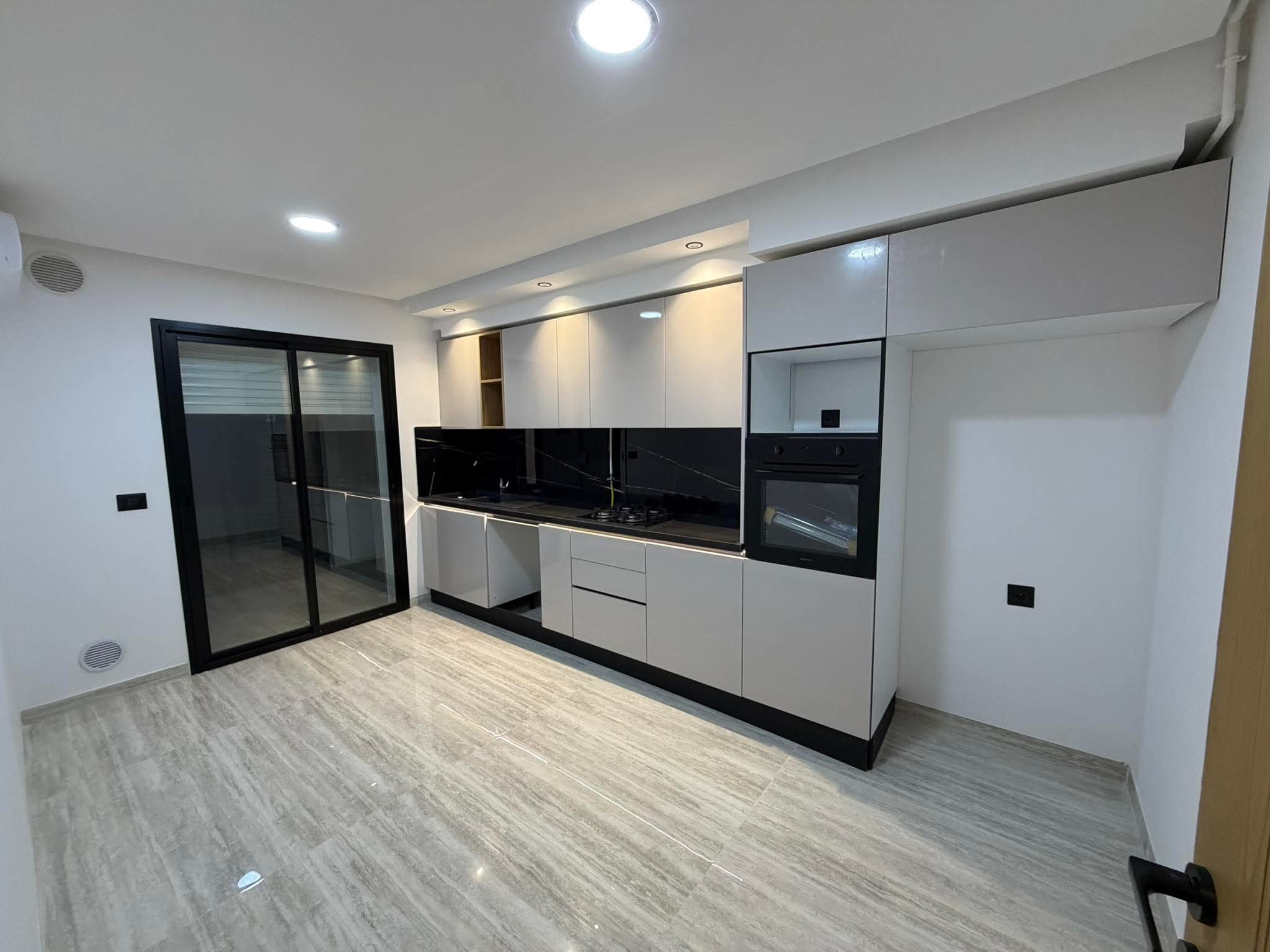 Ariana Ville&nbsp;Cite Ennasr 2&nbsp;Location&nbsp;Appart. 3 pi�ces&nbsp;S2 rdc jamais habite ennasr 1