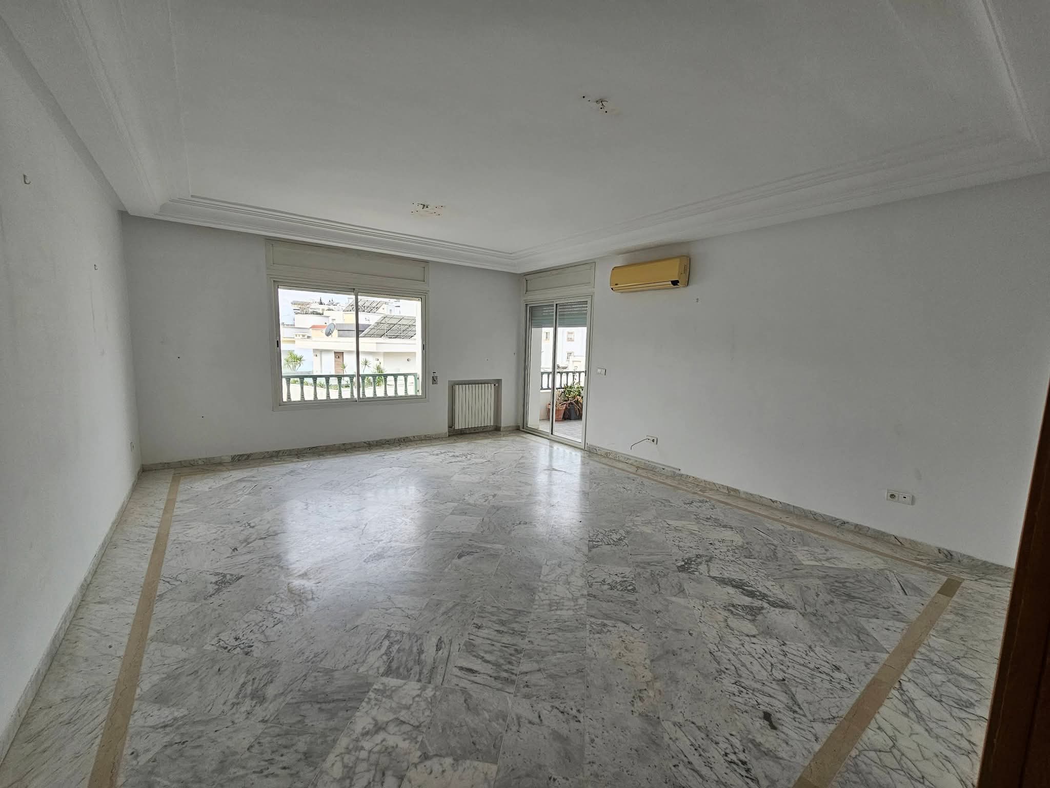 Ariana Ville&nbsp;Cite Ennasr 2&nbsp;Location&nbsp;Appart. 5 pi�ces+&nbsp;S4 1800 d ennasr 2