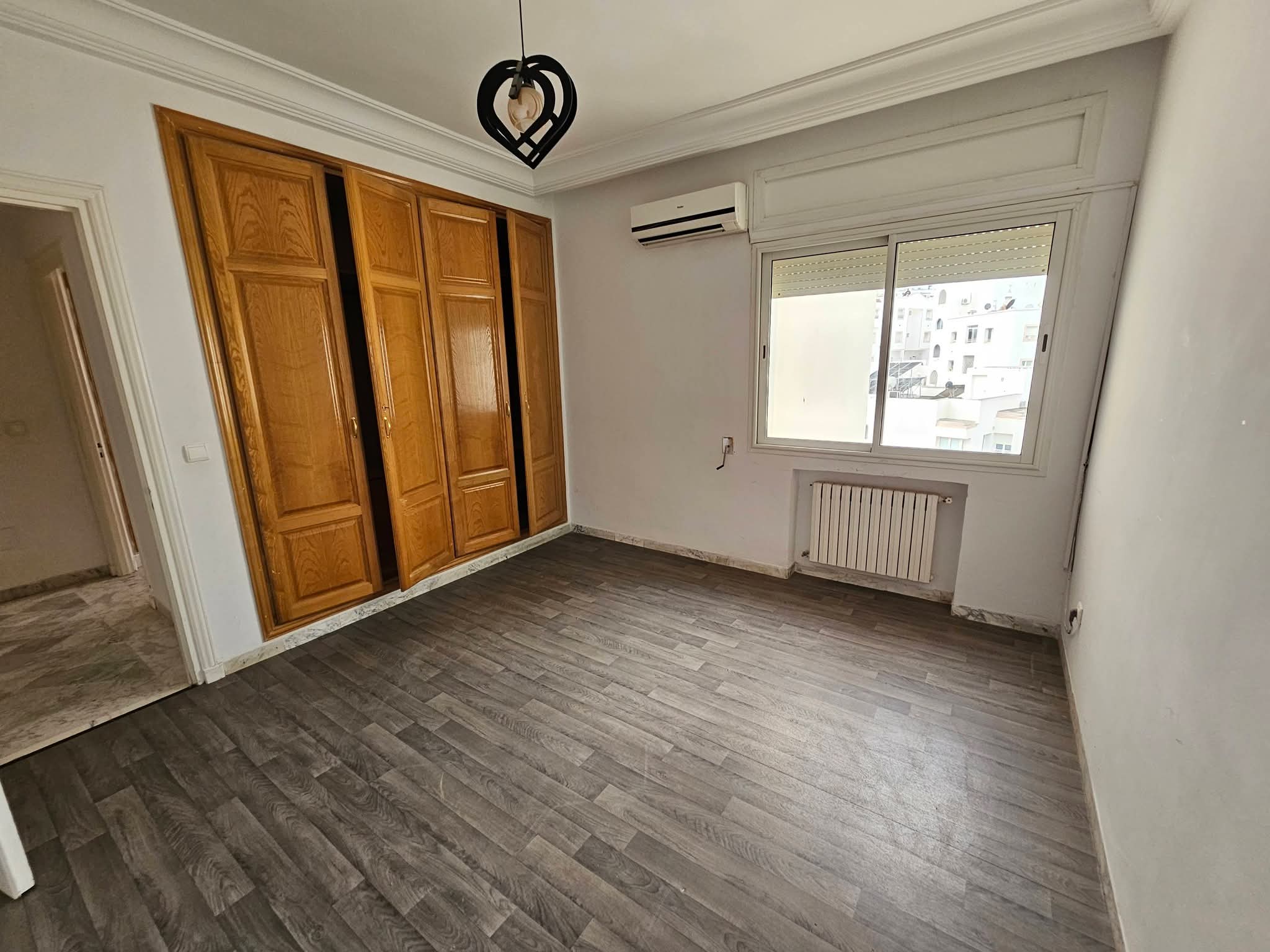 Ariana Ville&nbsp;Cite Ennasr 2&nbsp;Location&nbsp;Appart. 5 pi�ces+&nbsp;S4 1800 d ennasr 2