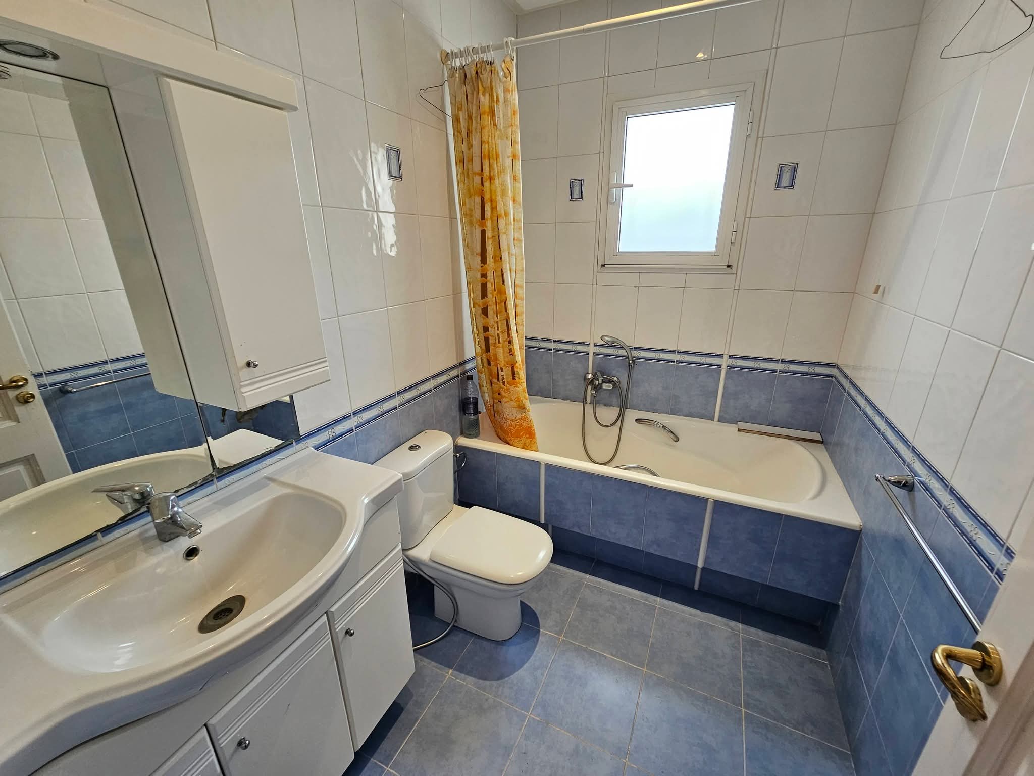 Ariana Ville&nbsp;Cite Ennasr 2&nbsp;Location&nbsp;Appart. 5 pi�ces+&nbsp;S4 1800 d ennasr 2