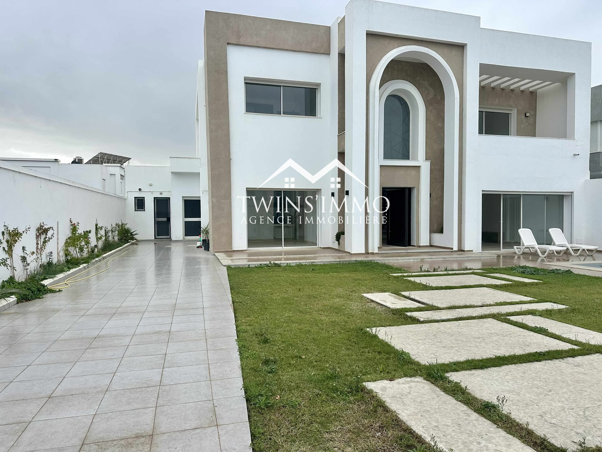 La Soukra La Soukra Location Maisons Villa s3 avec piscine  la soukra