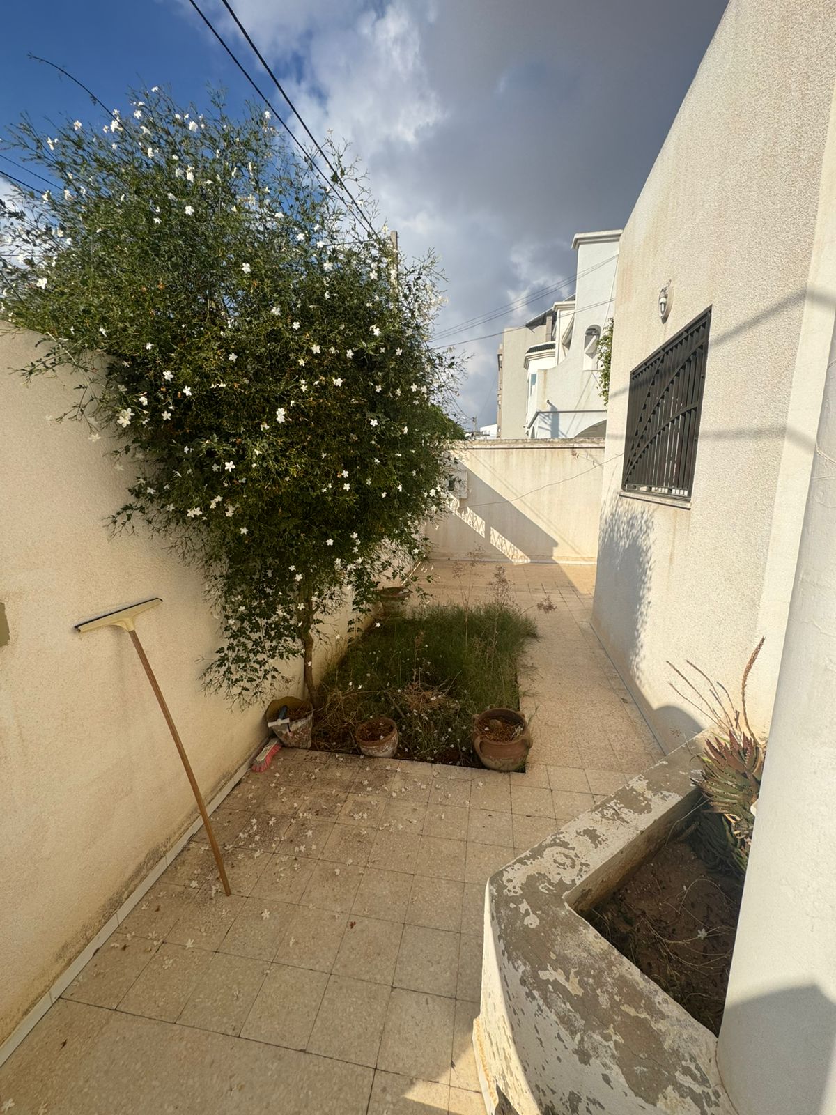 Sousse Jaouhara&nbsp;Cite Sahloul&nbsp;Vente&nbsp;Appart. 3 pi�ces&nbsp;Une villa spacieuse avec petit jardin