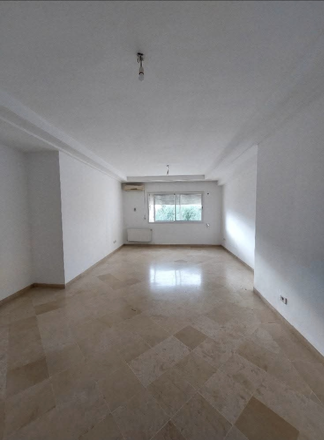 La Marsa El Aouina Location Appart. 3 pices S plus 2 cit el wahat 1er tage