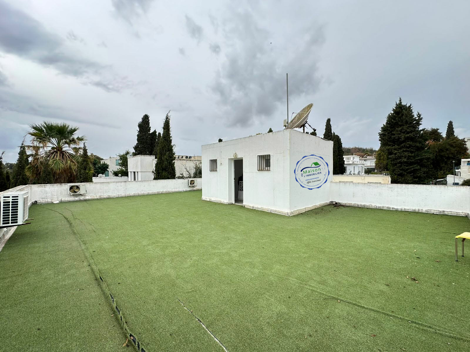 El Menzah&nbsp;Mutuelle Ville&nbsp;Location&nbsp;Autre&nbsp;Villa usg bureau 10 pi�ce 13parking  mutuelleville