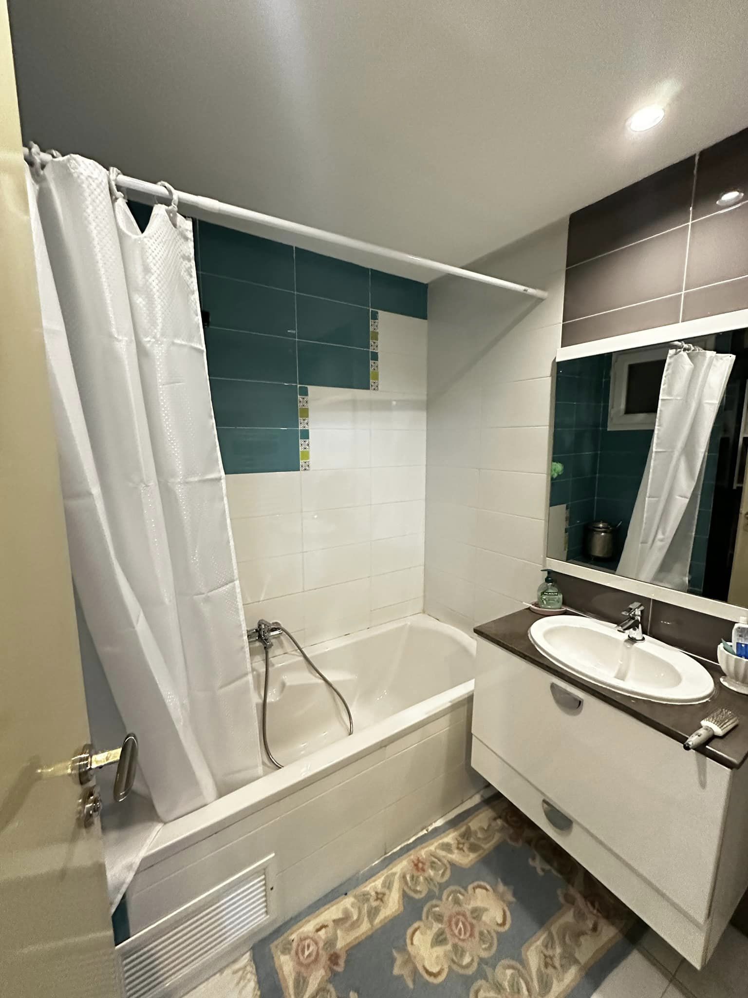 Rades&nbsp;Chouchet Rades&nbsp;Location&nbsp;Appart. 3 pi�ces&nbsp;Un s3 richement meubl� � chouchet rades