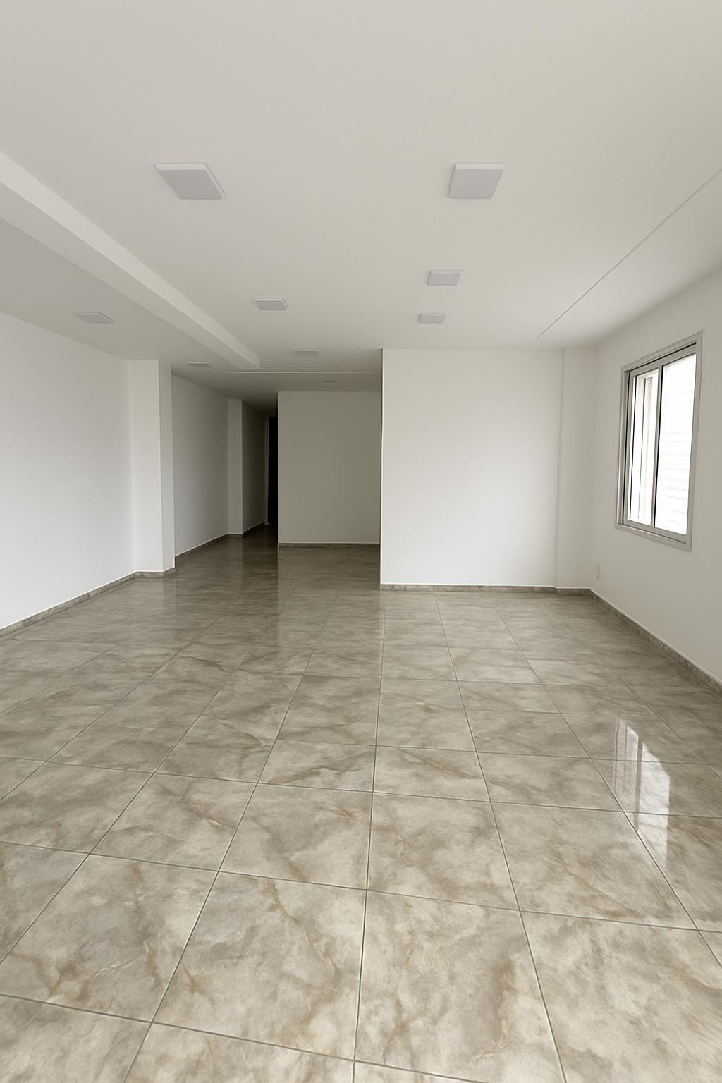 Mnihla&nbsp;Jardins d'el Menzah&nbsp;Bureaux & Commerces&nbsp;G�rance libre&nbsp;Local  jardin el menzah 2 proche monoprix