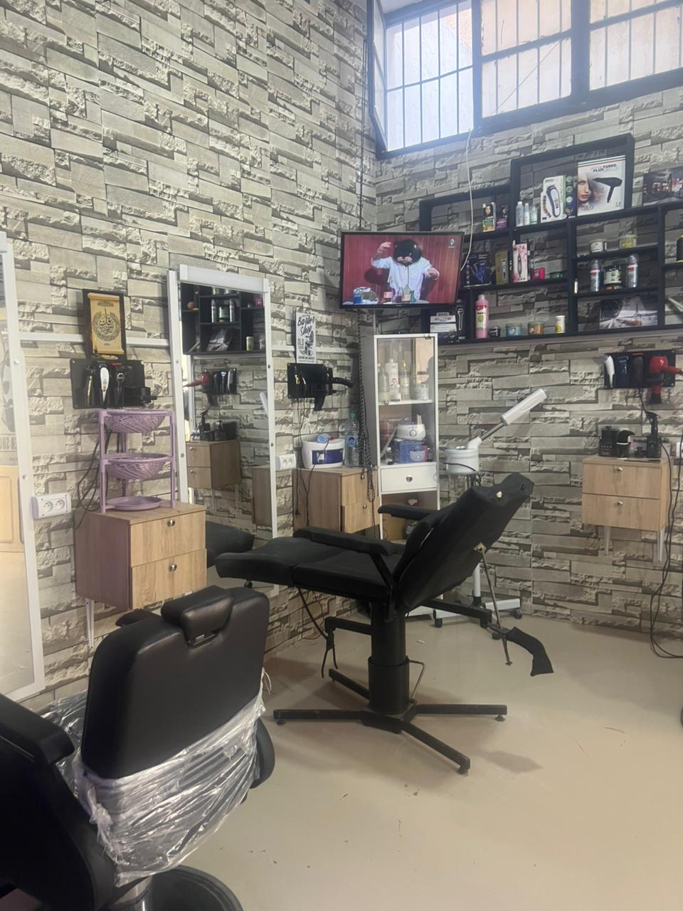 Ariana Ville&nbsp;Ariana&nbsp;Location&nbsp;Surfaces&nbsp;Salon coiffure hommes ariana