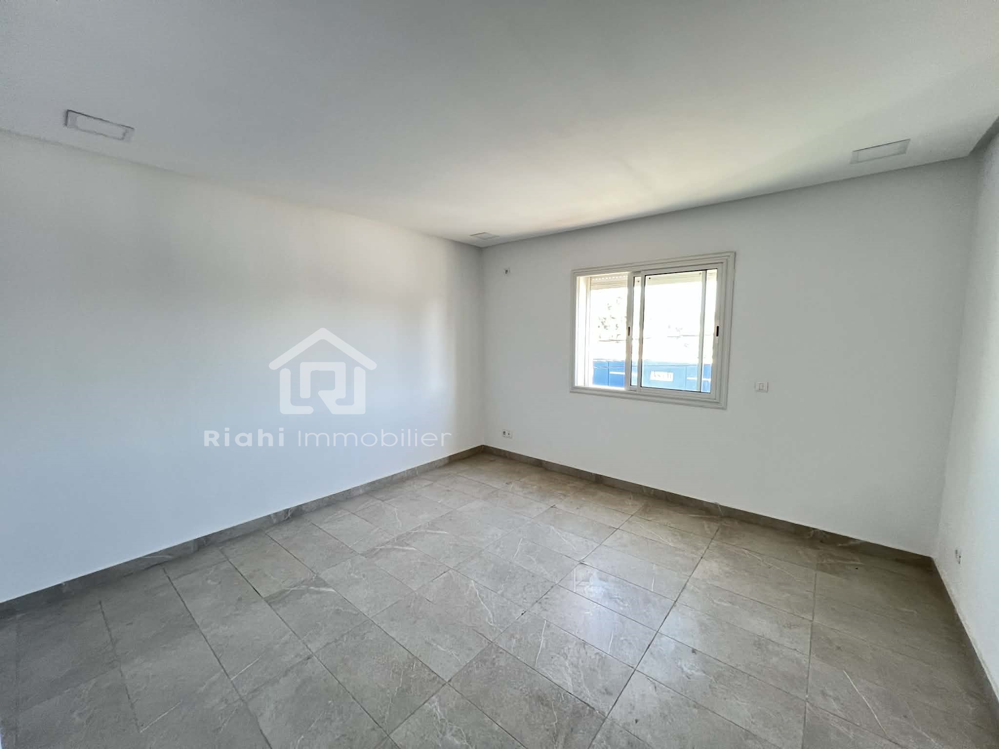 Rades Chouchet Rades Location Appart. 2 pices 4 bureaux a chouchet rades