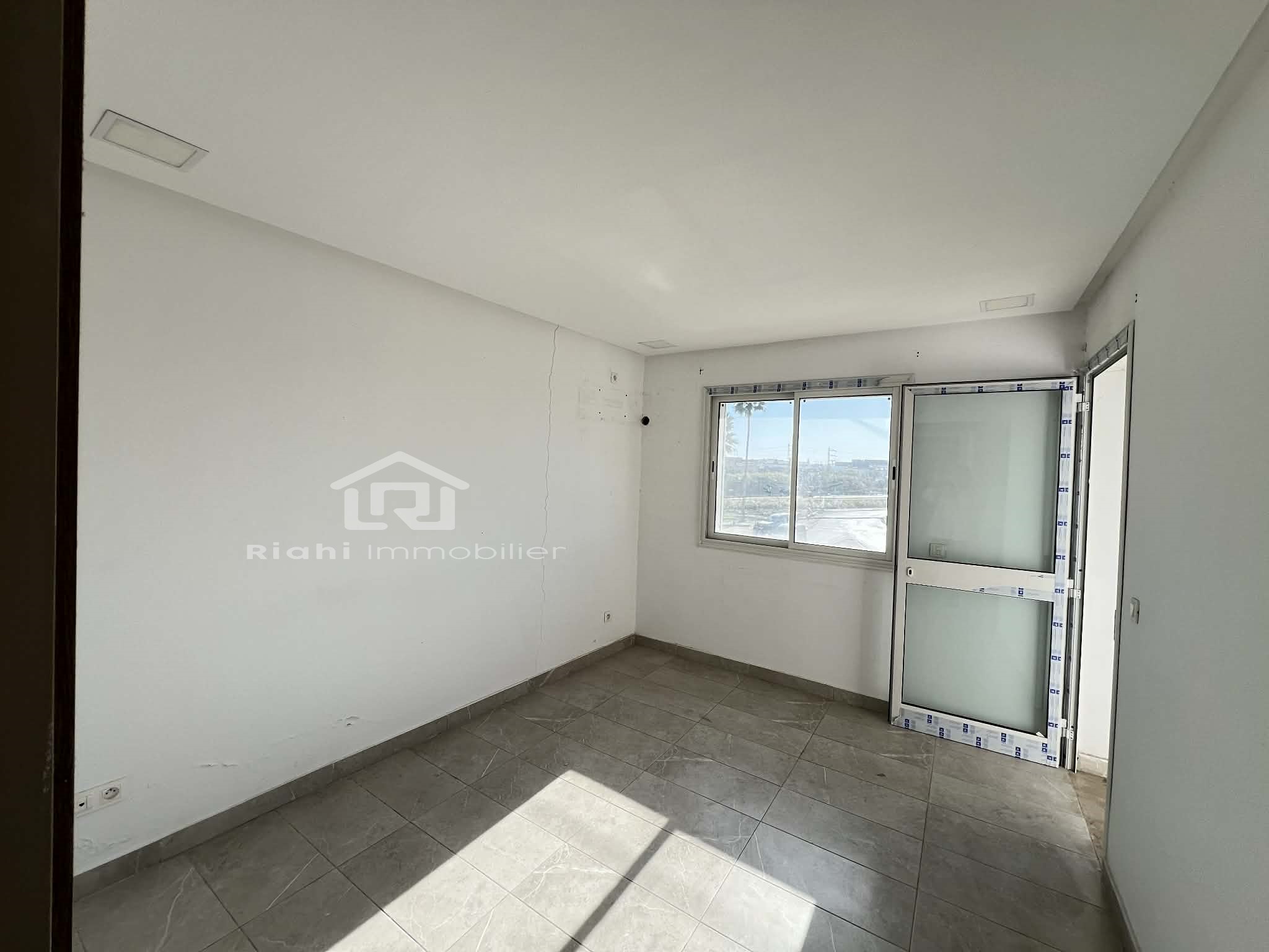 Rades Chouchet Rades Location Appart. 2 pices 4 bureaux a chouchet rades