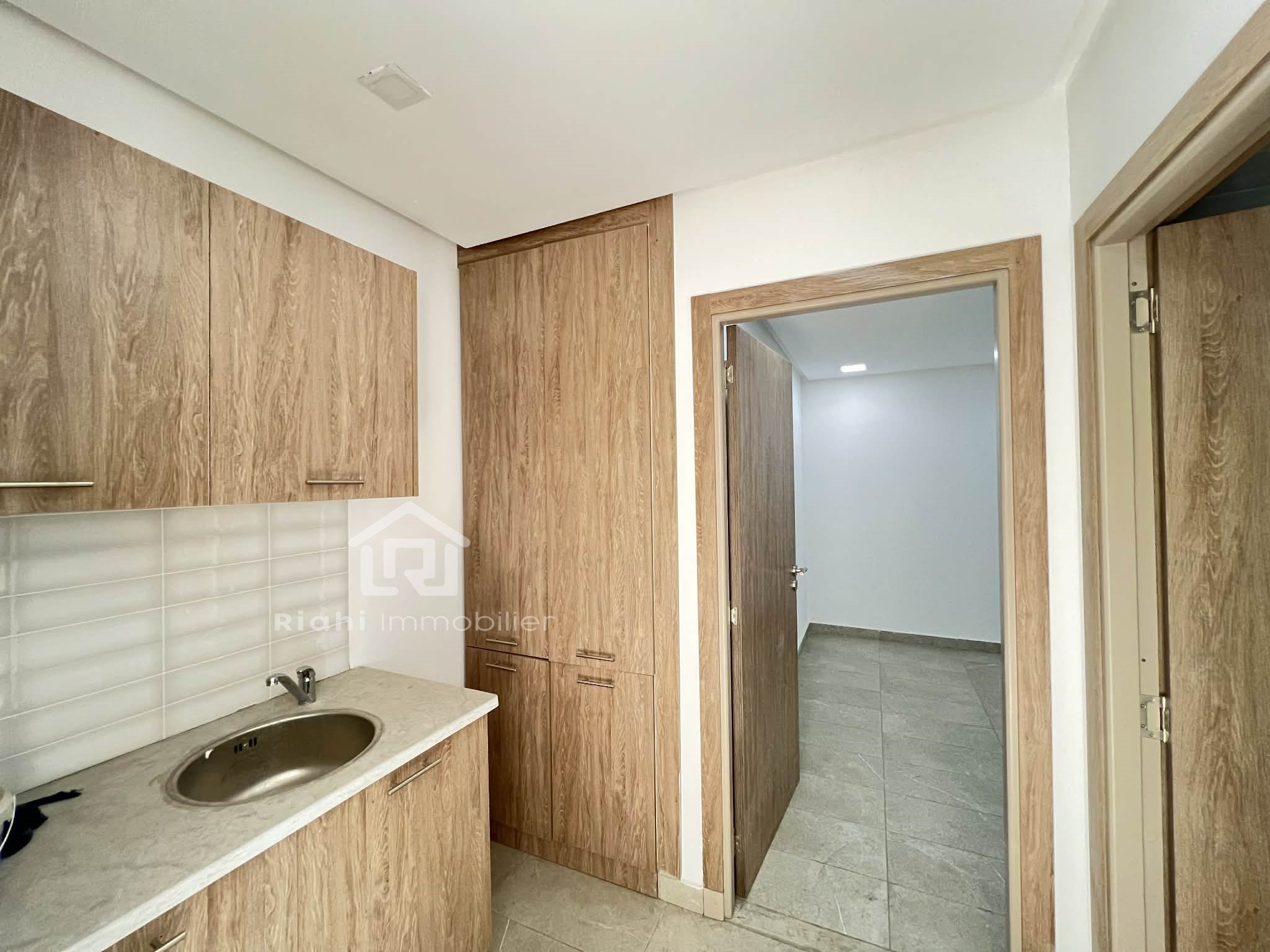 Rades Chouchet Rades Location Appart. 2 pices 4 bureaux a chouchet rades