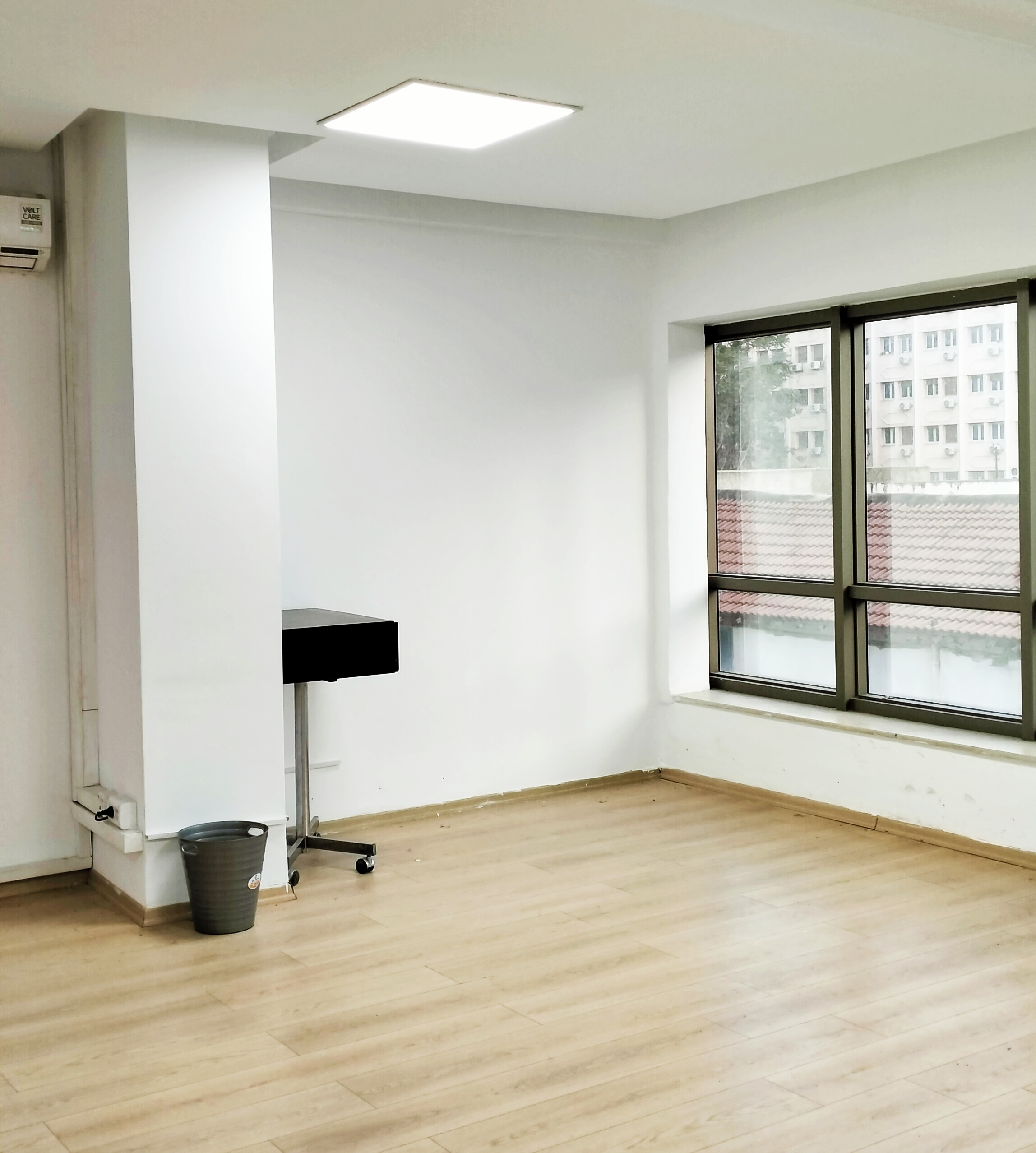 Bab Bhar Hedi Chaker Location Surfaces Bureau haut standing le belvdre