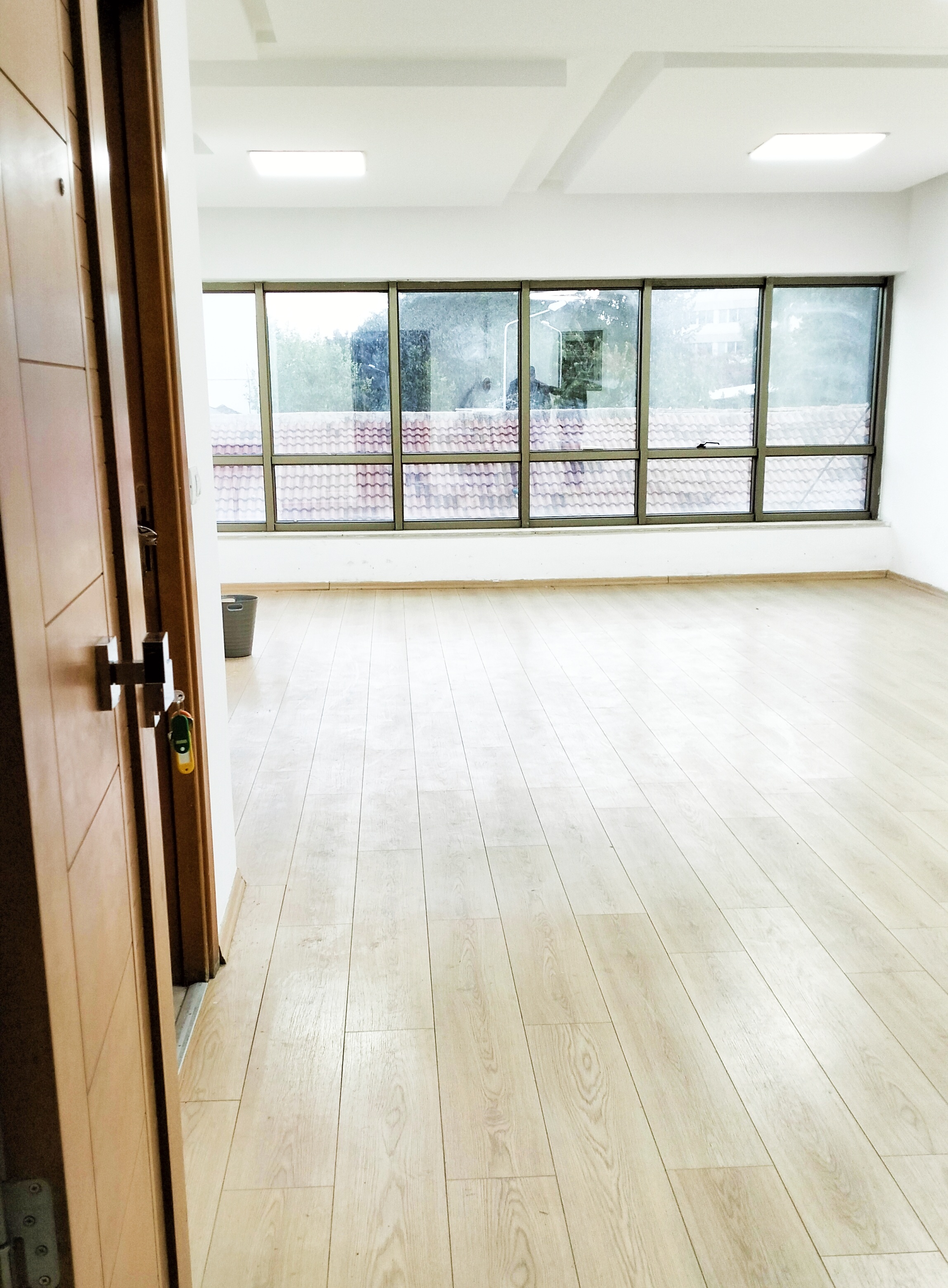 Bab Bhar Hedi Chaker Location Surfaces Bureau haut standing le belvdre