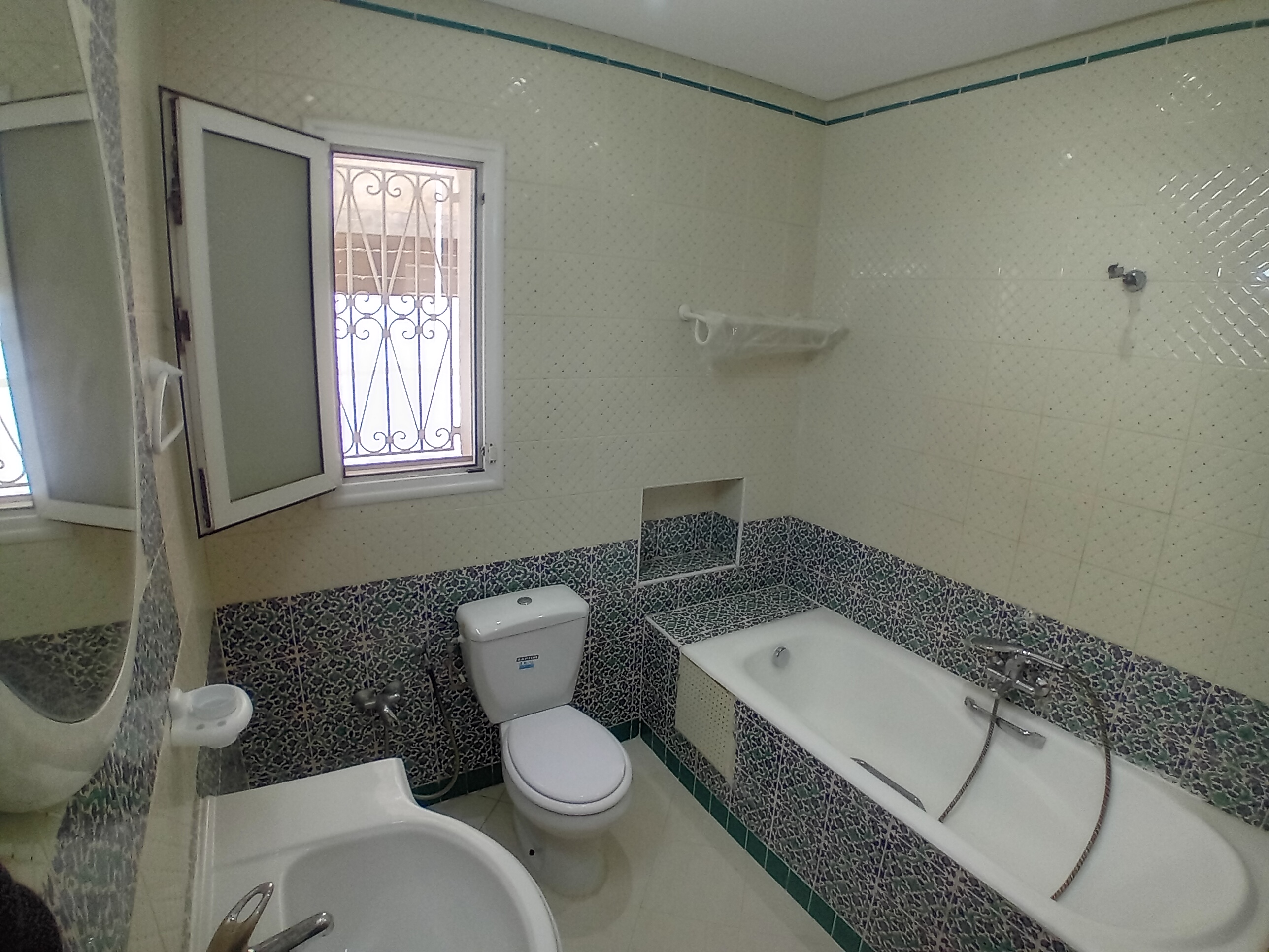 Ain Zaghouan&nbsp;Jardins de Carthage&nbsp;Location&nbsp;Maisons&nbsp;Rdc villa s4 hs avec jardin et garage