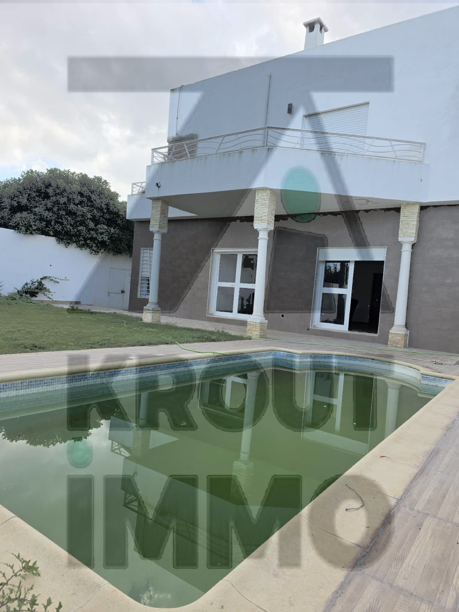 La Soukra Chotrana 1 Location Maisons Villa avec piscine meubl ou vide chotrana