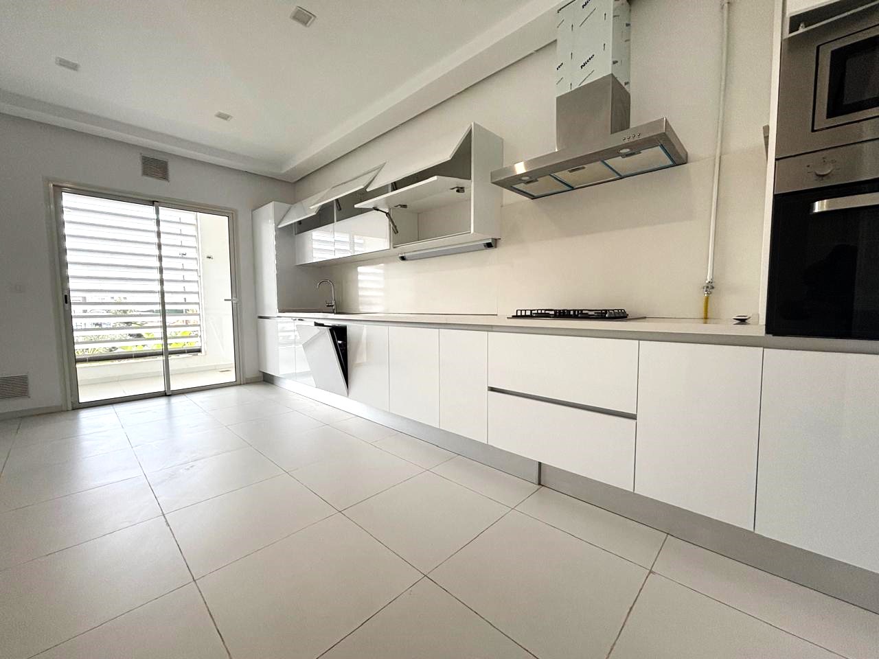 La Soukra&nbsp;Chotrana 2&nbsp;Location&nbsp;Appart. 4 pi�ces&nbsp;Appartement s3 de 178m2 � chotrana 3