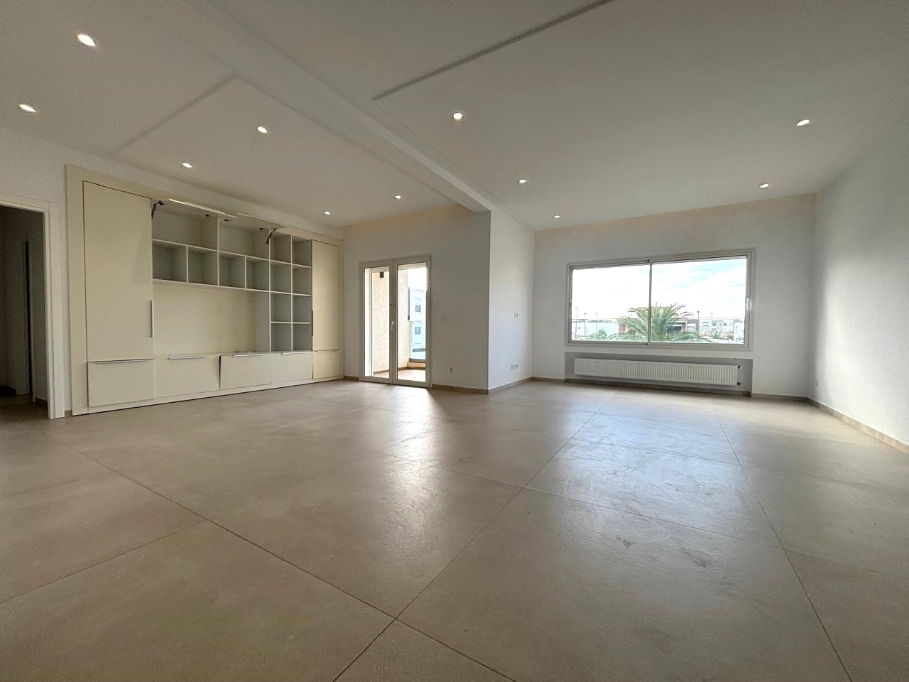 La Soukra&nbsp;Chotrana 2&nbsp;Location&nbsp;Appart. 4 pi�ces&nbsp;Appartement s3 de 178m2 � chotrana 3