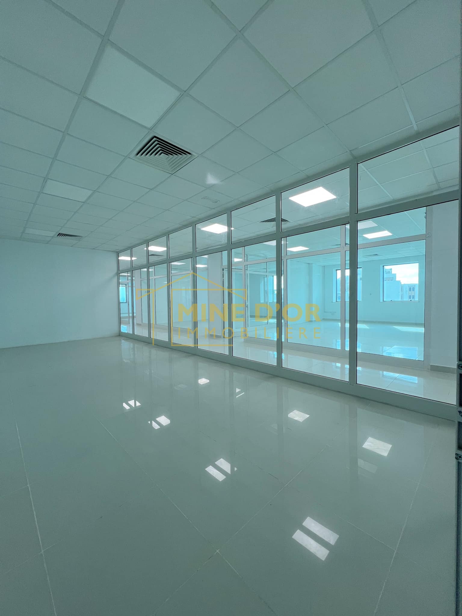 La Soukra&nbsp;Charguia 2&nbsp;Bureaux & Commerces&nbsp;Bureau&nbsp;Al plateau neuf 620 m au coeur charguia 2