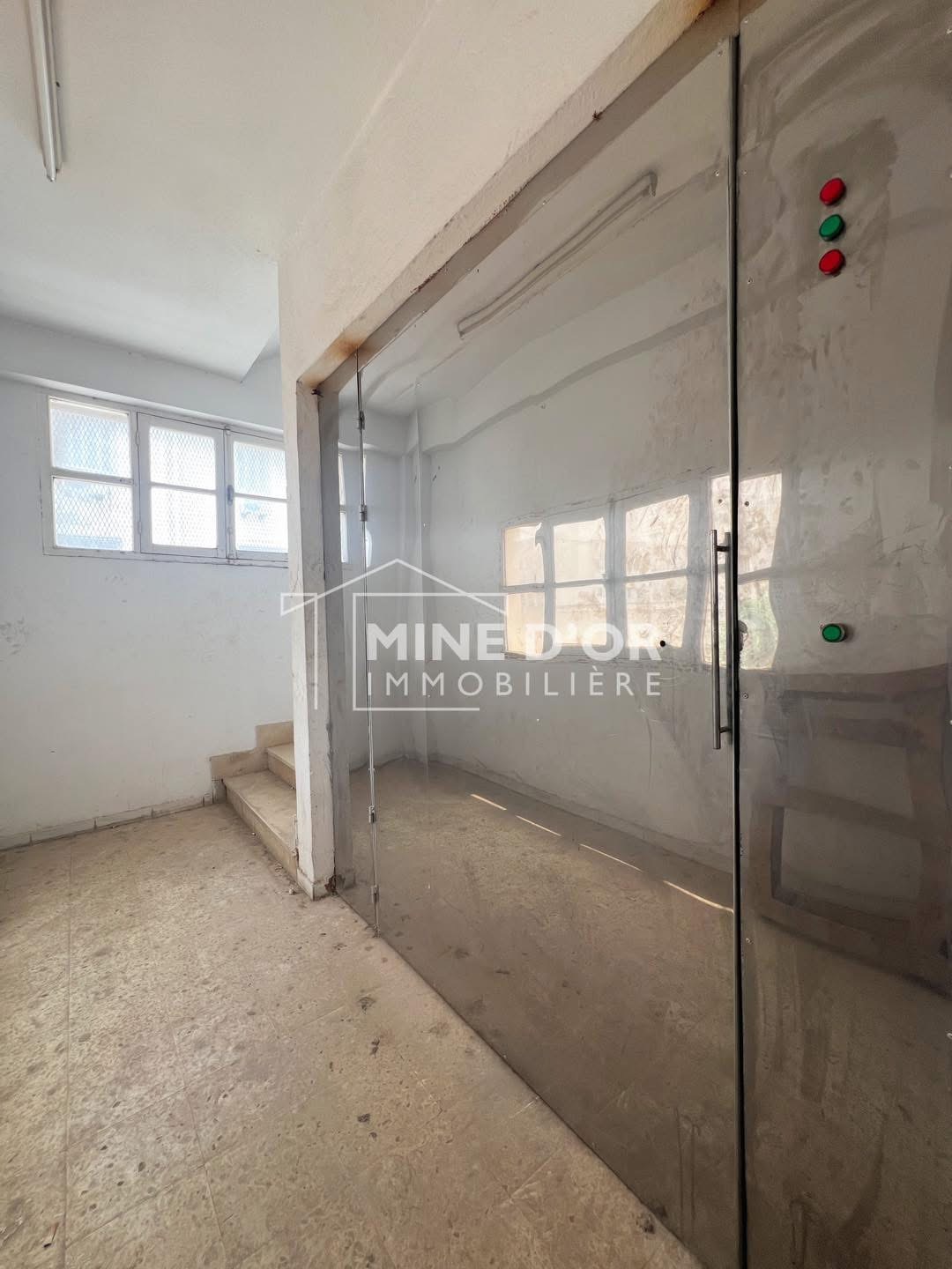 La Soukra&nbsp;Charguia 2&nbsp;Bureaux & Commerces&nbsp;Surfaces&nbsp;Al entrep�t au plein coeur charguia 2