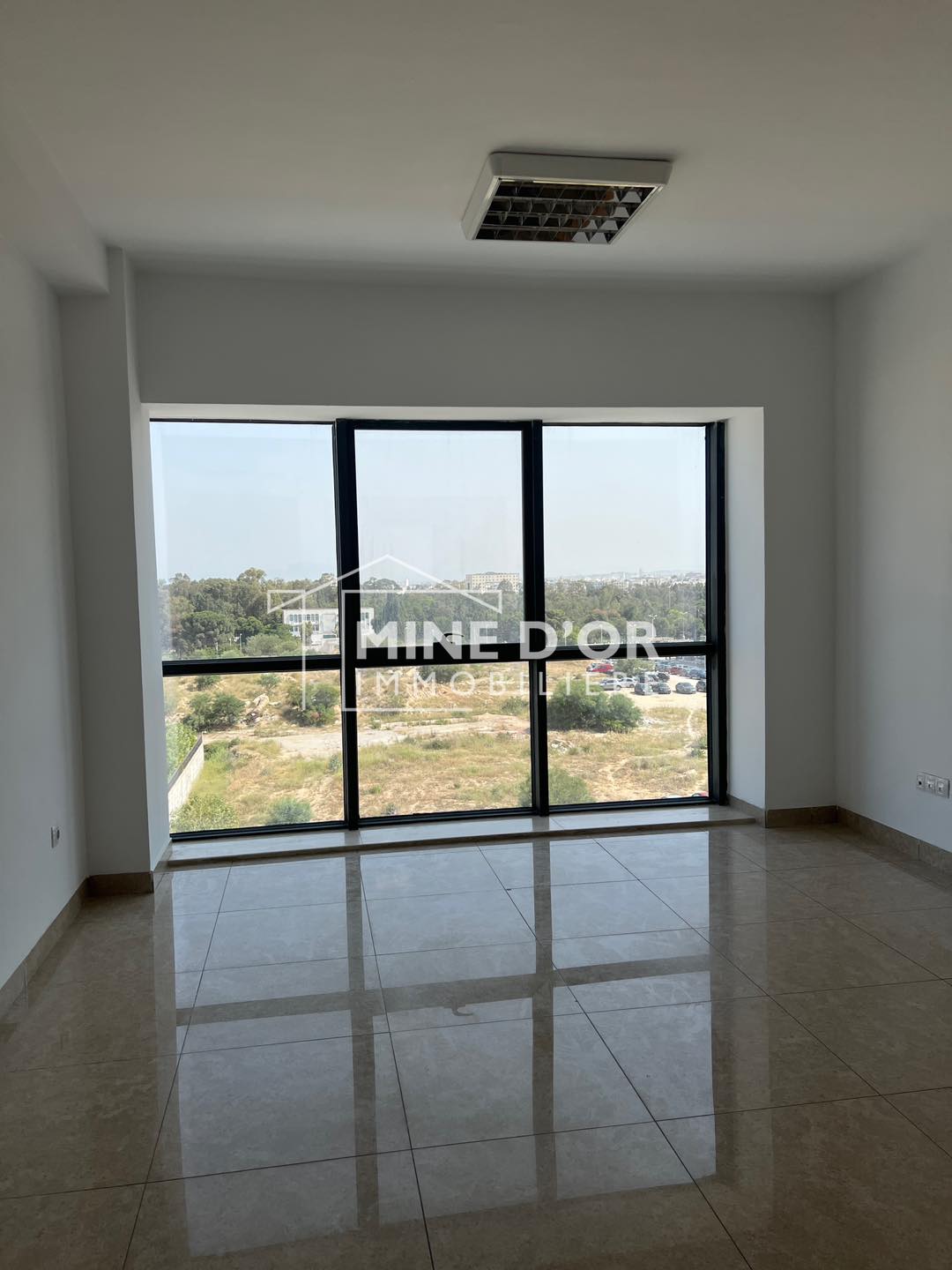 Cite El Khadra&nbsp;Zone urbaine nord&nbsp;Bureaux & Commerces&nbsp;Bureau&nbsp;Al bureau h3 haut standing au centre urbain