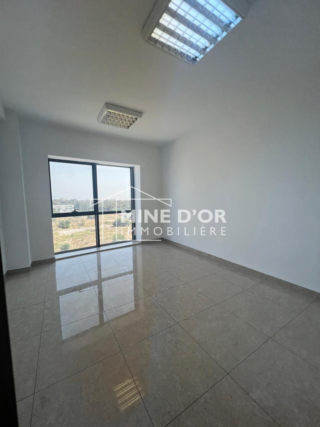 Cite El Khadra&nbsp;Zone urbaine nord&nbsp;Bureaux & Commerces&nbsp;Bureau&nbsp;Al bureau h3 haut standing au centre urbain