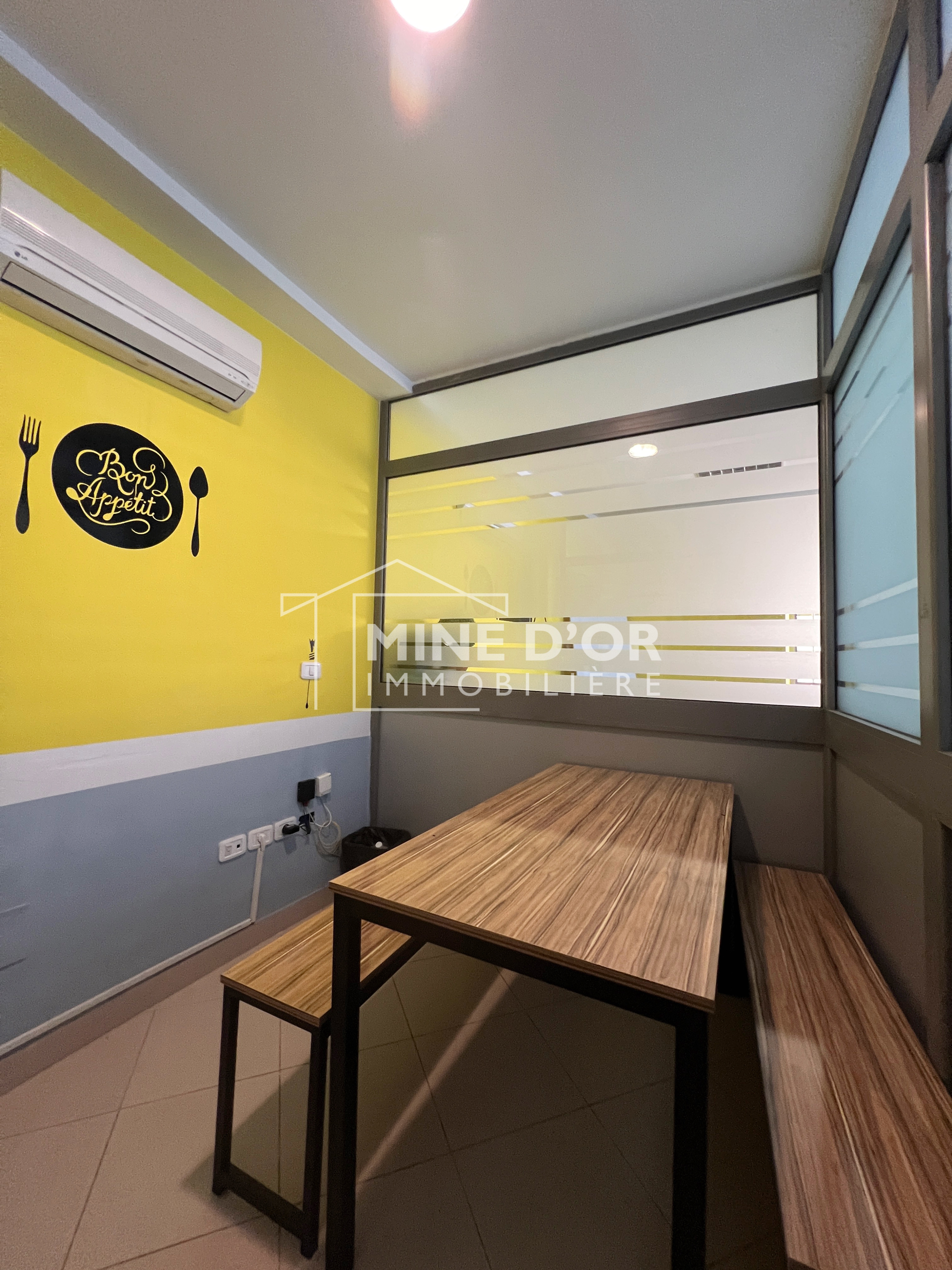 Cite El Khadra&nbsp;Zone urbaine nord&nbsp;Bureaux & Commerces&nbsp;Bureau&nbsp;Bureau 110 m av au centre urbain nord