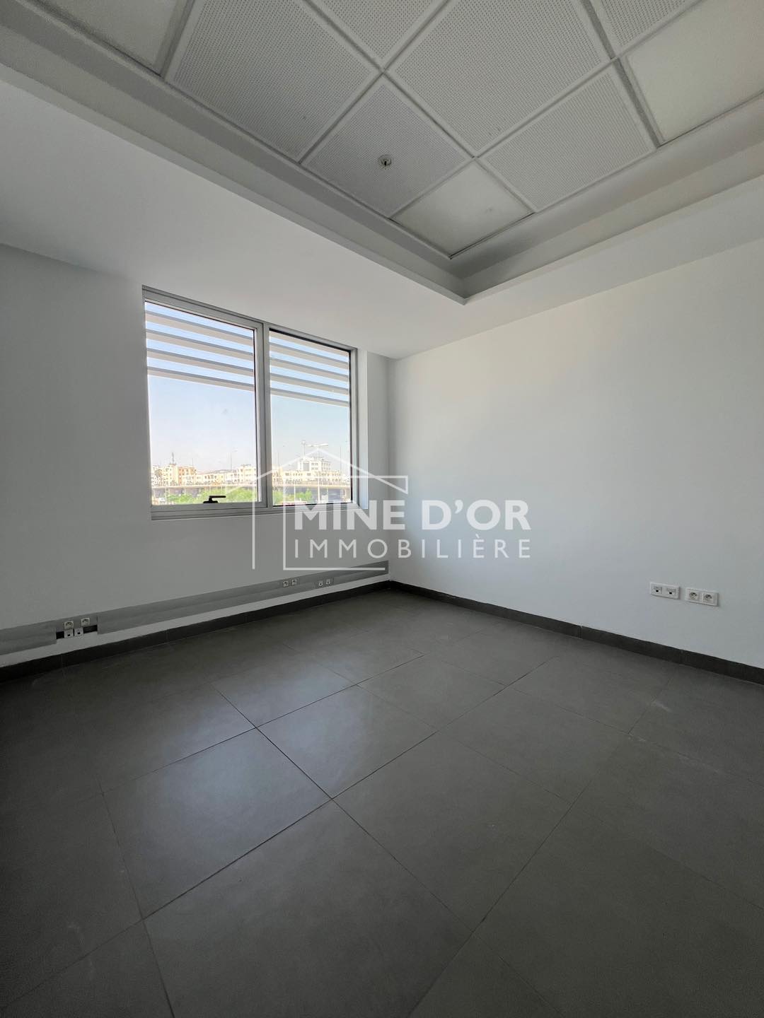 Cite El Khadra&nbsp;Zone urbaine nord&nbsp;Bureaux & Commerces&nbsp;Bureau&nbsp;Al plateau neuf et s�curis� au centre urbain nord