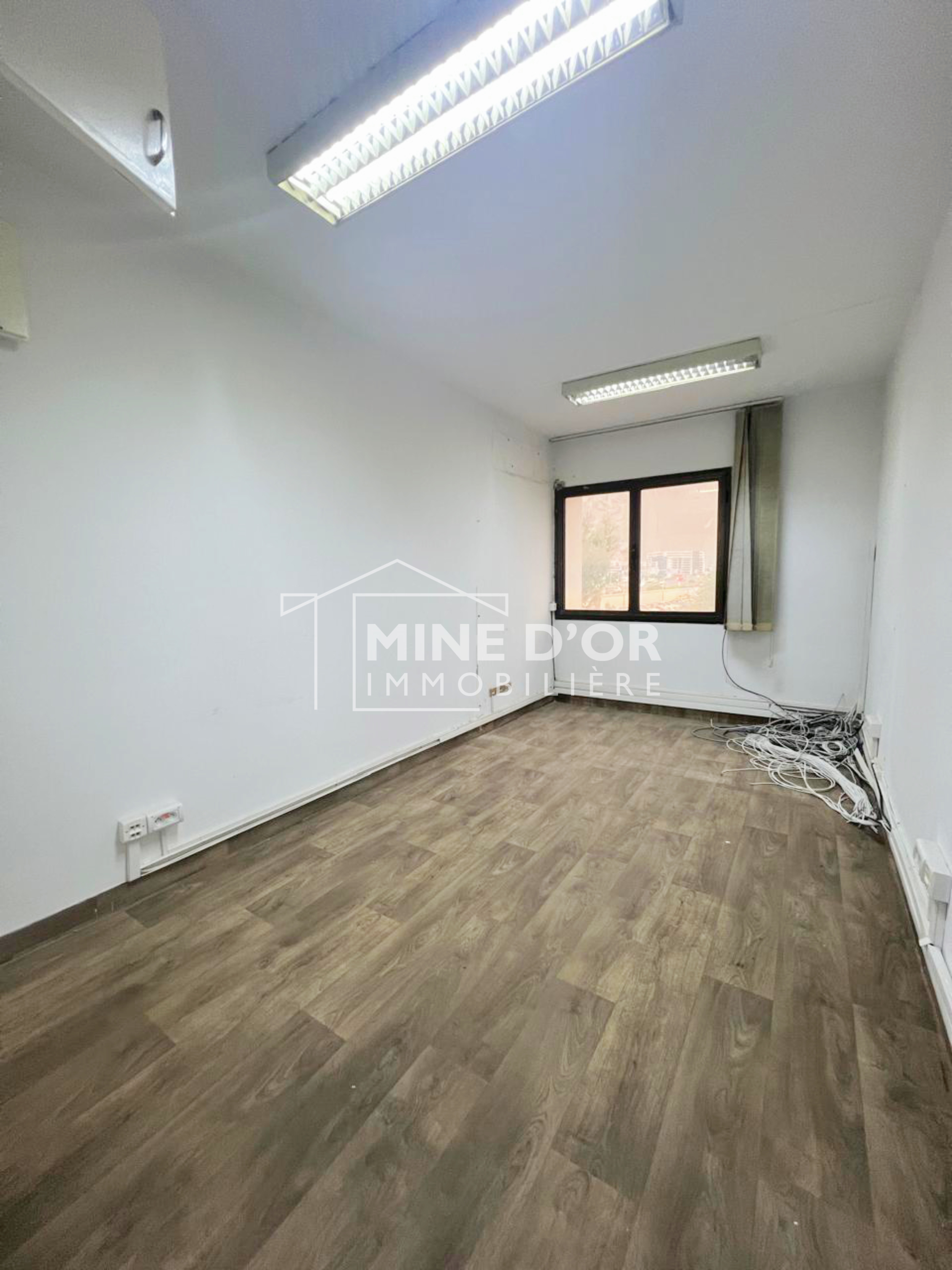 La Soukra&nbsp;Charguia 2&nbsp;Bureaux & Commerces&nbsp;Bureau&nbsp;Al plateau am�nag� a charguia 2