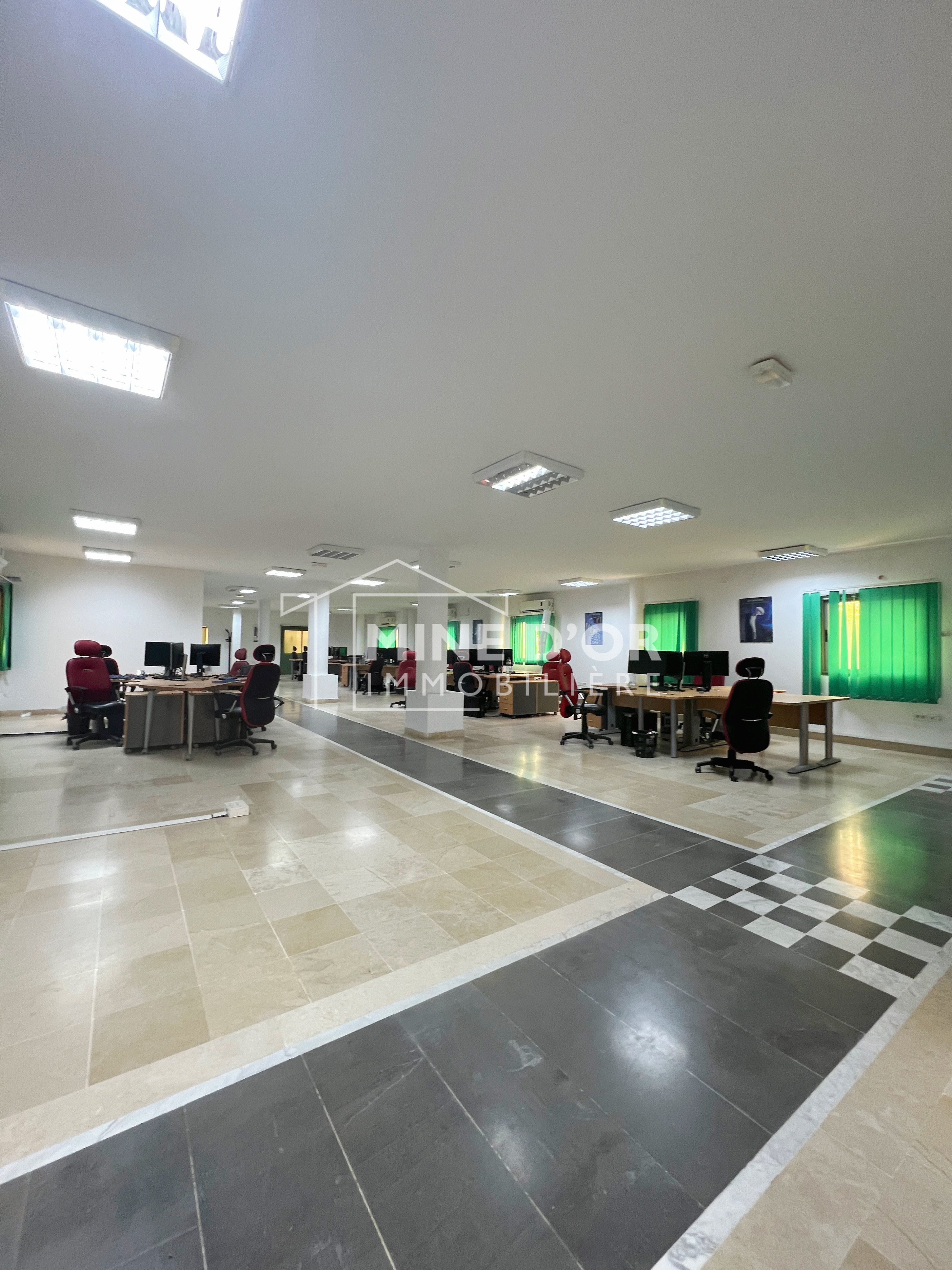 La Soukra&nbsp;Charguia 2&nbsp;Bureaux & Commerces&nbsp;Bureau&nbsp;Al plateau 350 m a charguia 2