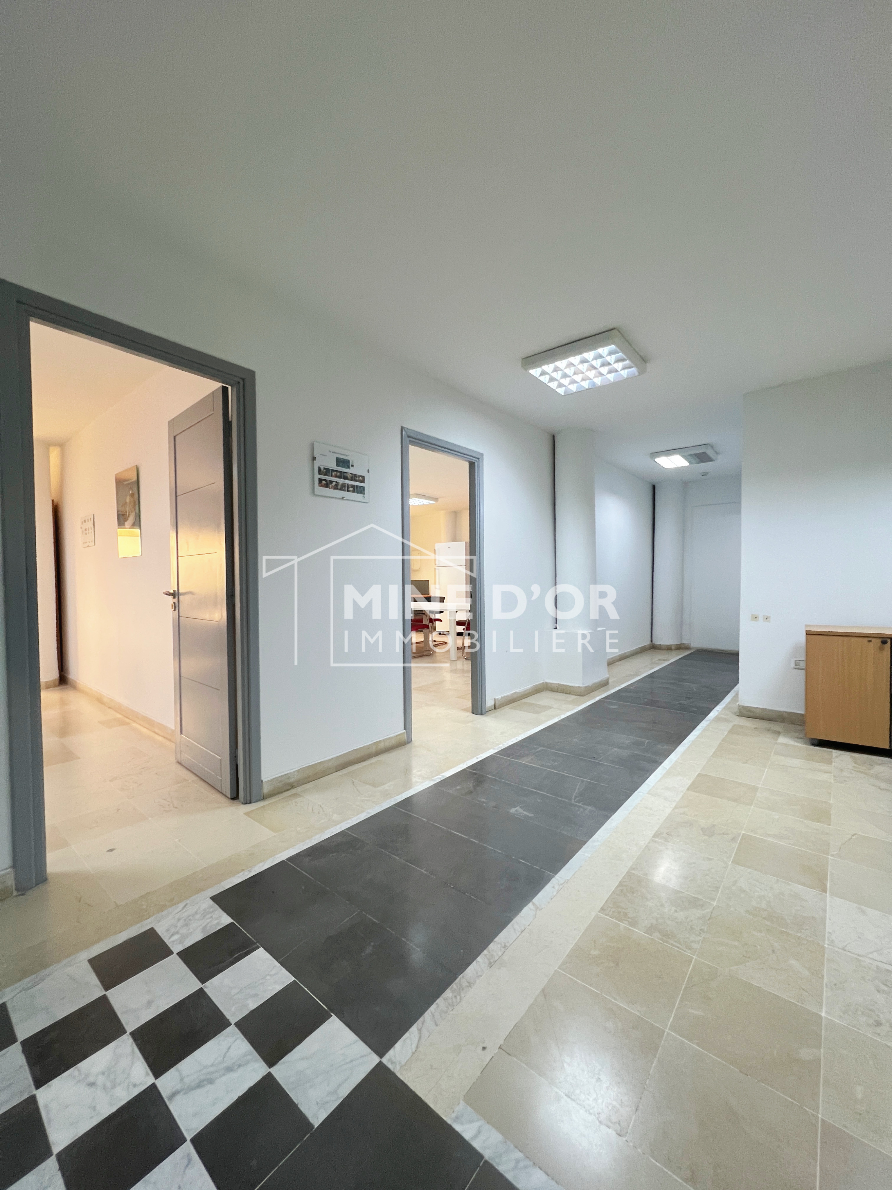 La Soukra&nbsp;Charguia 2&nbsp;Bureaux & Commerces&nbsp;Bureau&nbsp;Al plateau 350 m a charguia 2