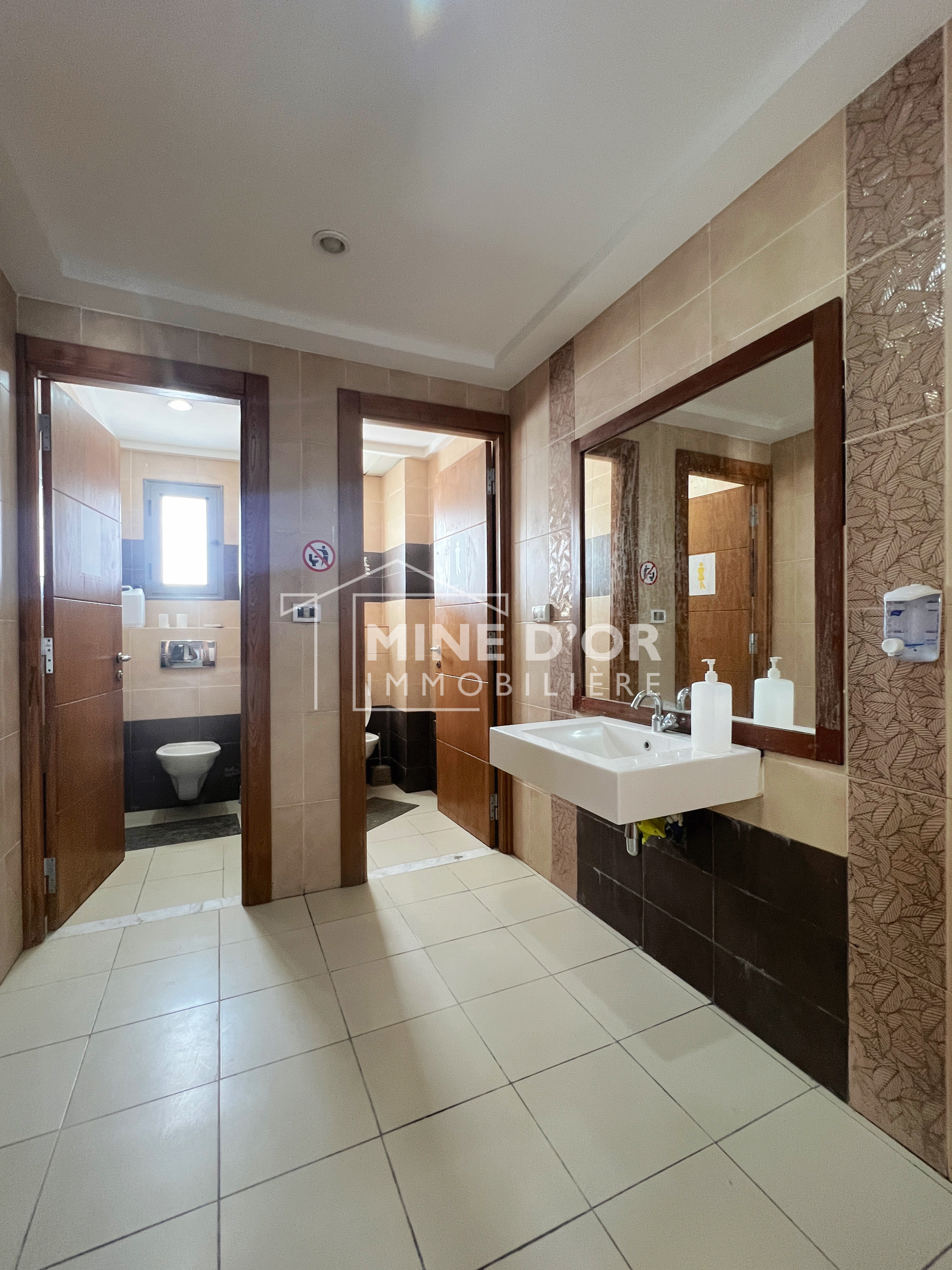 La Marsa&nbsp;Berge Du Lac&nbsp;Bureaux & Commerces&nbsp;Bureau&nbsp;Plateau 270m au berges du lac 1