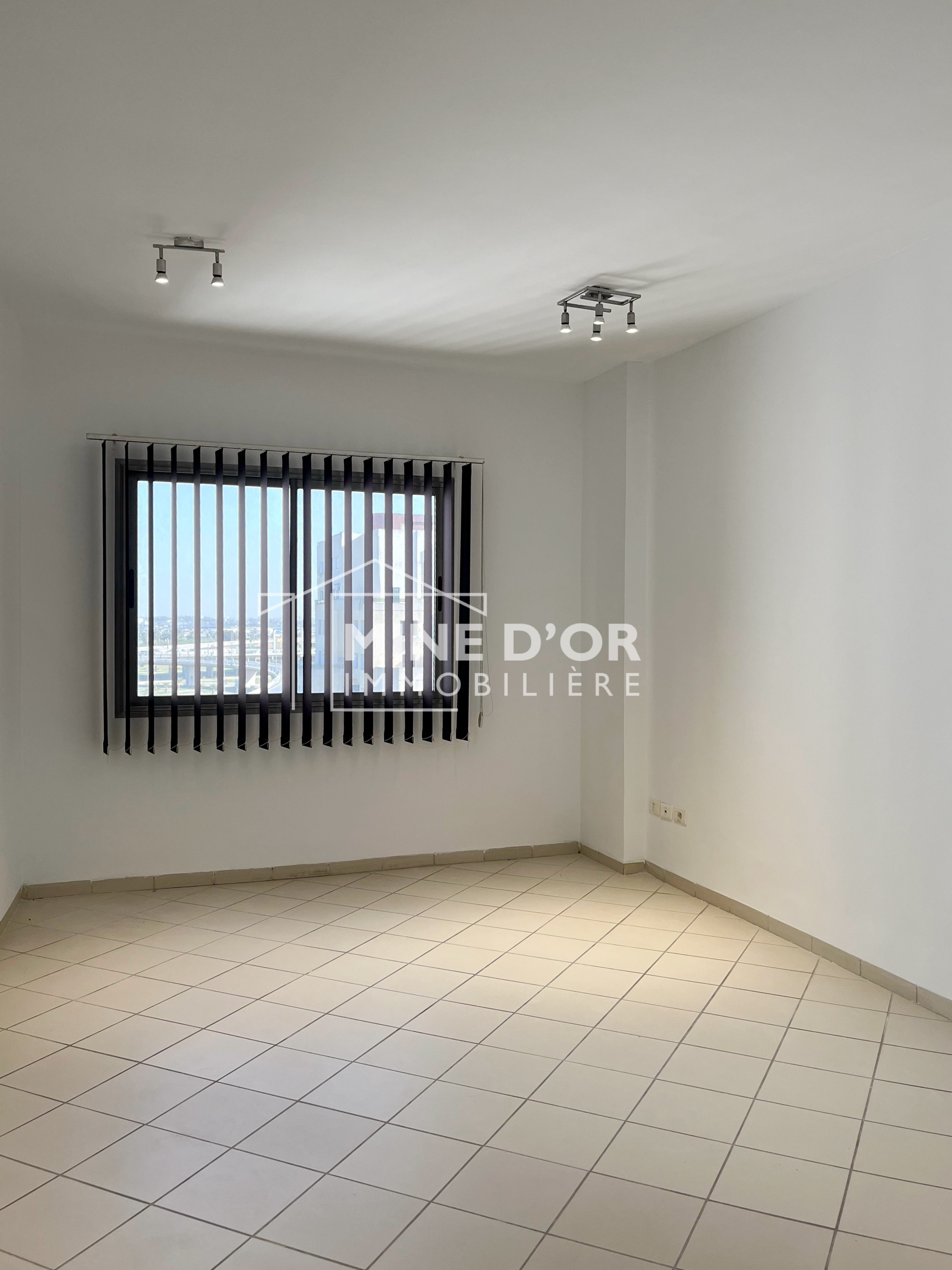 Bab Bhar&nbsp;Montplaisir&nbsp;Bureaux & Commerces&nbsp;Bureau&nbsp;Al bureau en 4 espaces a montplaisir