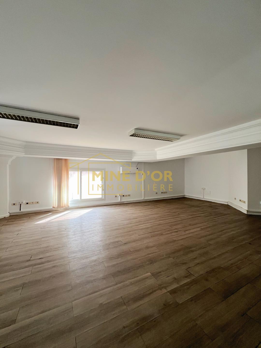 La Marsa&nbsp;Berge Du Lac&nbsp;Bureaux & Commerces&nbsp;Bureau&nbsp;Al bureaux ind�pandant au rdc au lac 1